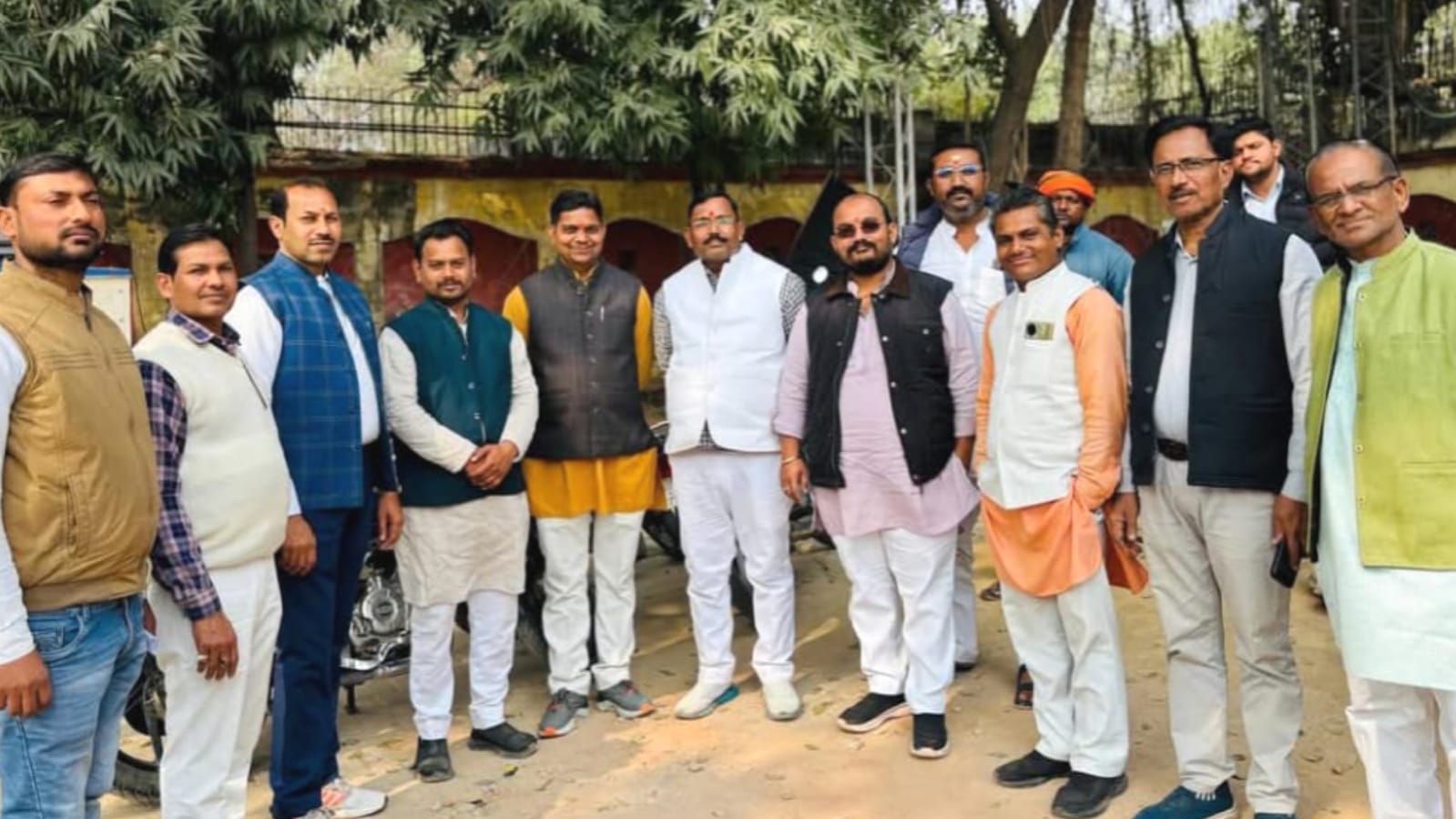 प्रतिनिधि अंकित की डीएम से मुलाकात: 'जन्म मृत्यु' प्रमाण पत्र की 'उलझनों' पर हुआ संवाद
