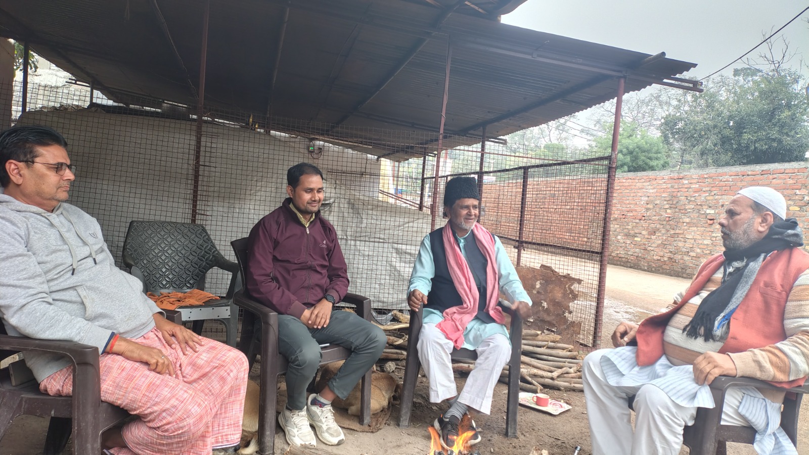 सपा नेता अशोक सिंह की 'कौड़ा संस्कृति' में चुनावी मंथन: 'रणनीति' का 'केंद्र' बना उनका ‘हाता’