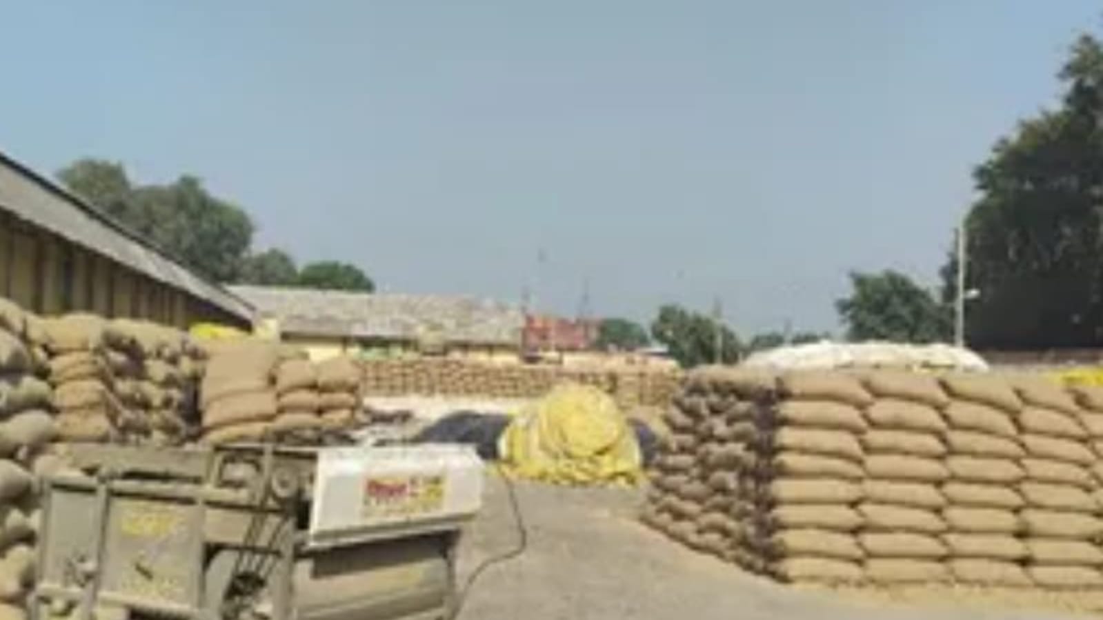 धान खरीद पर 'संकट' का पहाड़ : डेढ़ लाख क्विंटल धान डंप, अव्यवस्था 'हावी' !