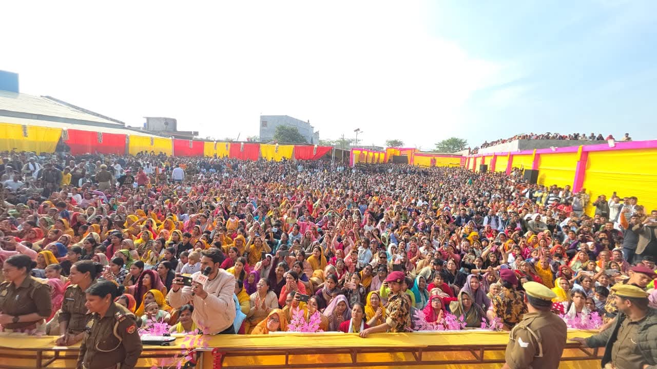 खुरहंड में उमड़ा 'आस्था' का 'महासागर': बाबा बागेश्वर के 'दरबार' में 'ऐतिहासिक जनसैलाब'