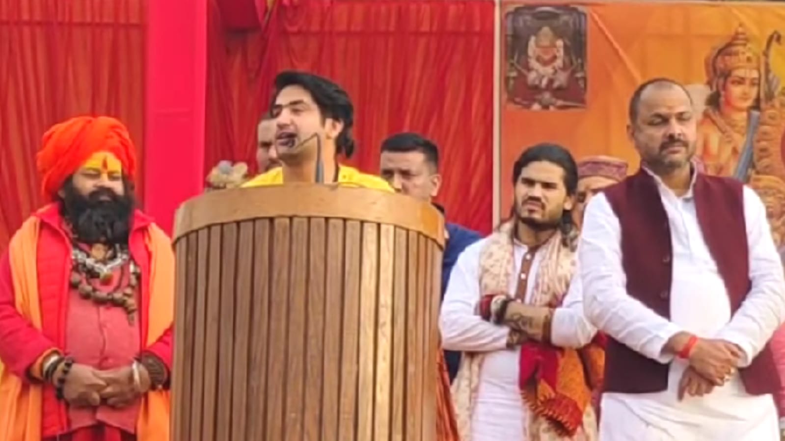 खुरहंड में उमड़ा 'आस्था' का 'महासागर': बाबा बागेश्वर के 'दरबार' में 'ऐतिहासिक जनसैलाब'