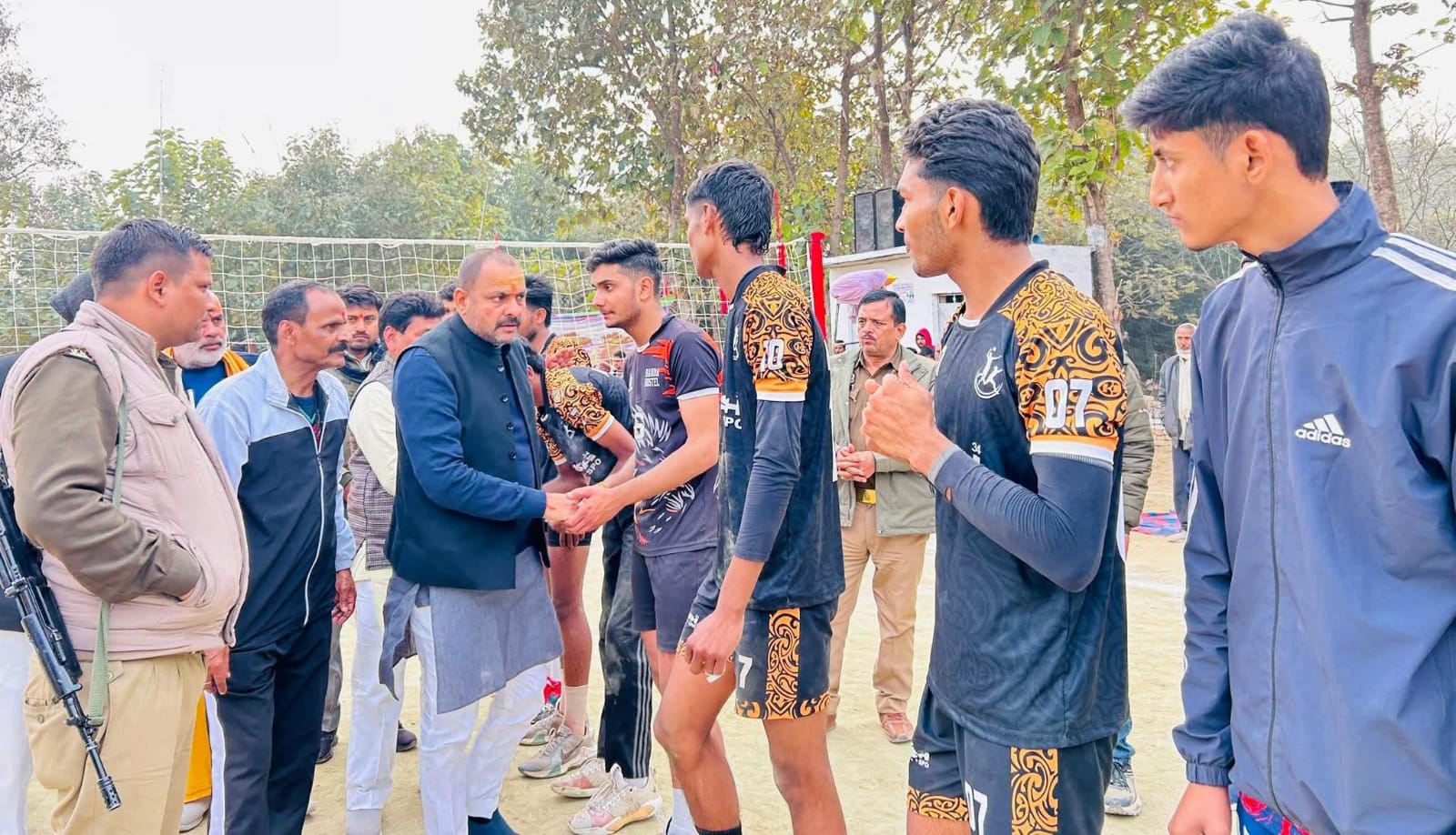 विधायक प्रकाश द्वारा 'फाइनल मुकाबले' का शुभारंभ: 'बांदा' ने कानपुर को दी करारी 'मात'