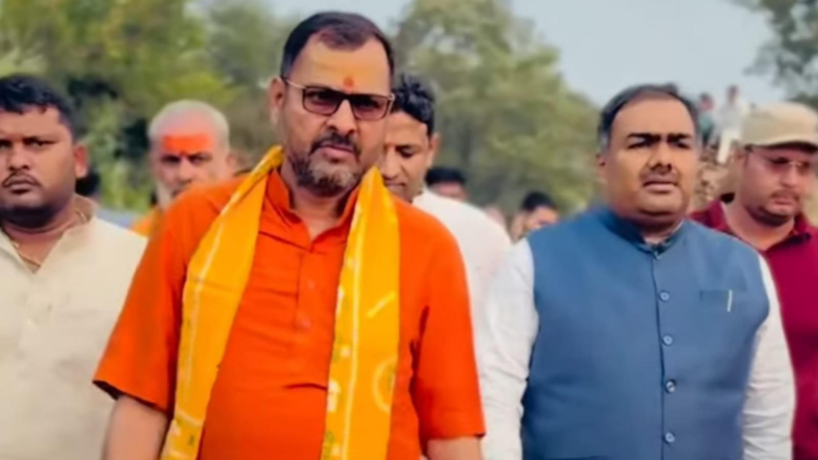 विधायक प्रकाश 'बुंदेलखंड में धर्मनिष्ठ राजनीति' की बने मिसाल: धीरेंद्र शास्त्री ने लगाई 'मुहर'