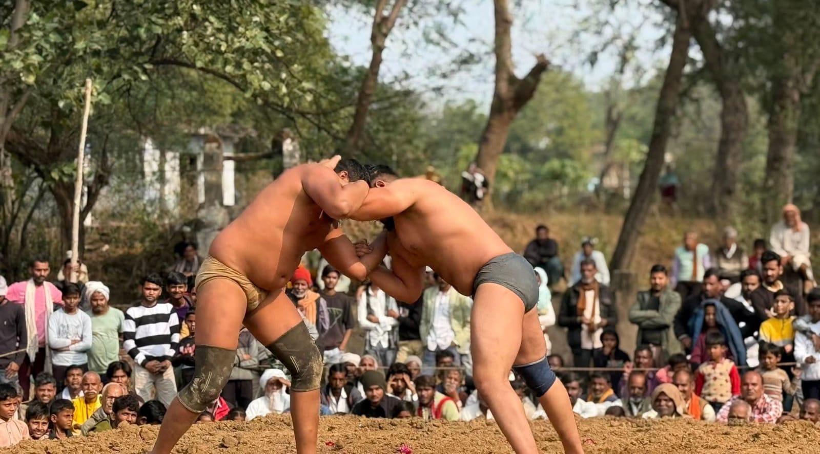 विधायक प्रकाश ने 'पहलवानों' का बढ़ाया हौसला: दंगल में दिखी 'परंपरा' की ताकत