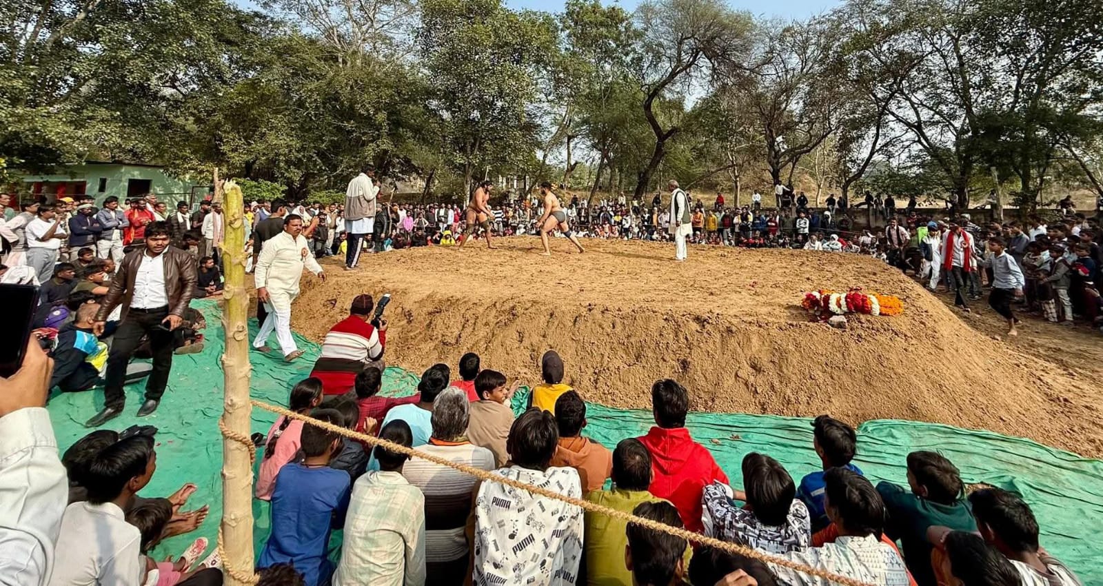 विधायक प्रकाश ने 'पहलवानों' का बढ़ाया हौसला: दंगल में दिखी 'परंपरा' की ताकत