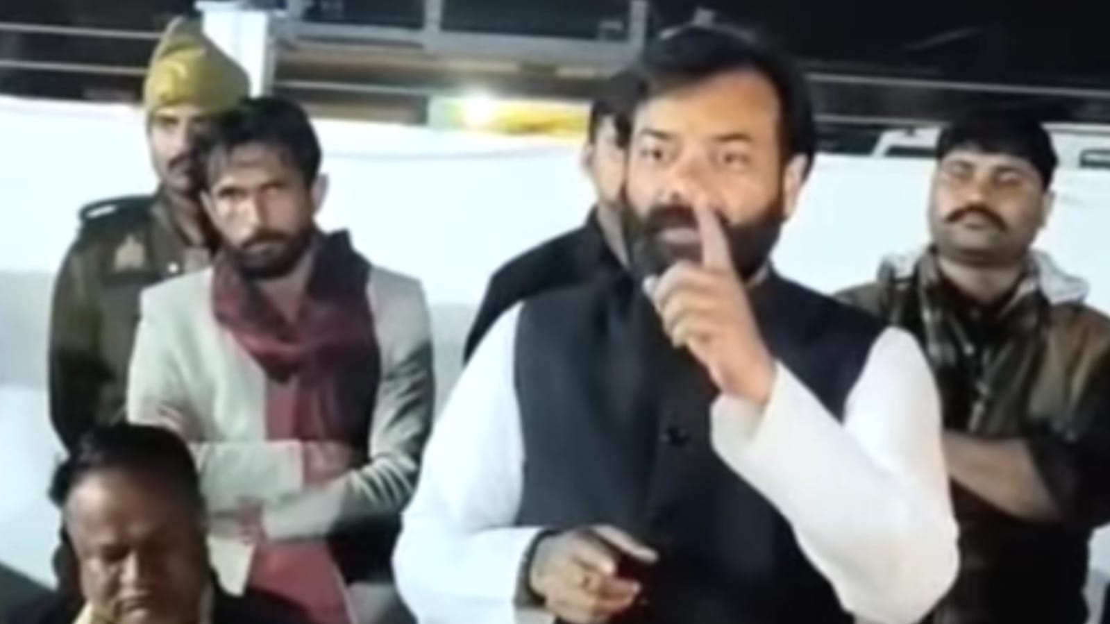 विधायक बृजभूषण के 'तेवर' से गरमाई सियासत: कहा- ज़रूरत पड़ी तो 'मुख्यमंत्री' को भी रोकेंगे