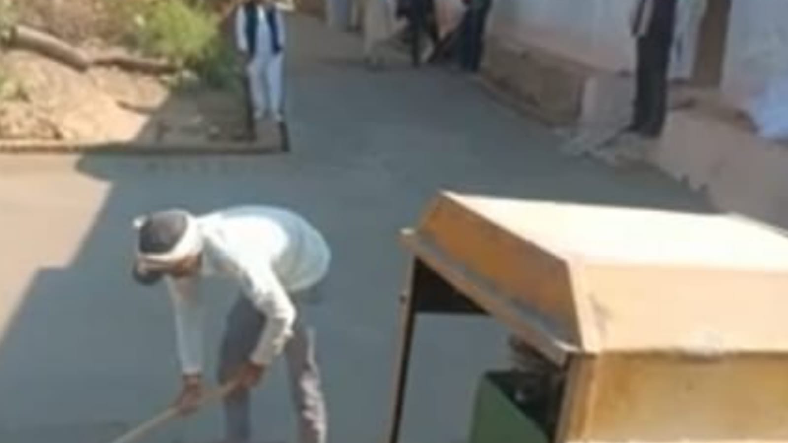 भ्रष्टाचार की सड़क: निर्माण बना 'घोटाले' की मिसाल, सरकारी धन पर 'सिस्टम' का डाका ?