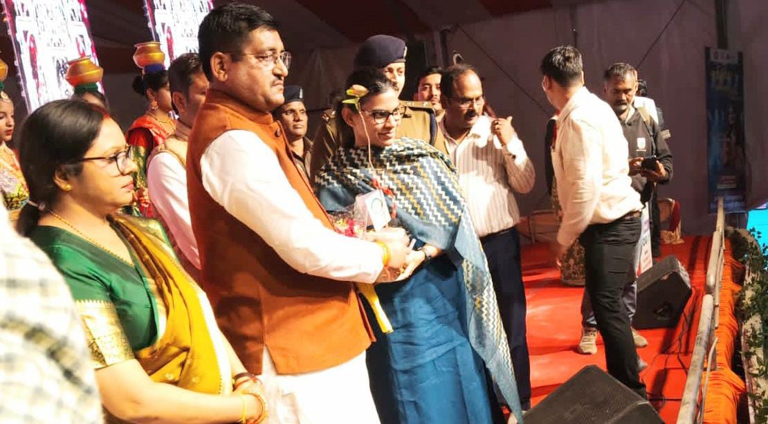 ऐतिहासिक कालिंजर ने 'ओढ़ी' उत्सव की चादर: लोकसंस्कृति की गूंज से 'जीवंत' हुआ किला