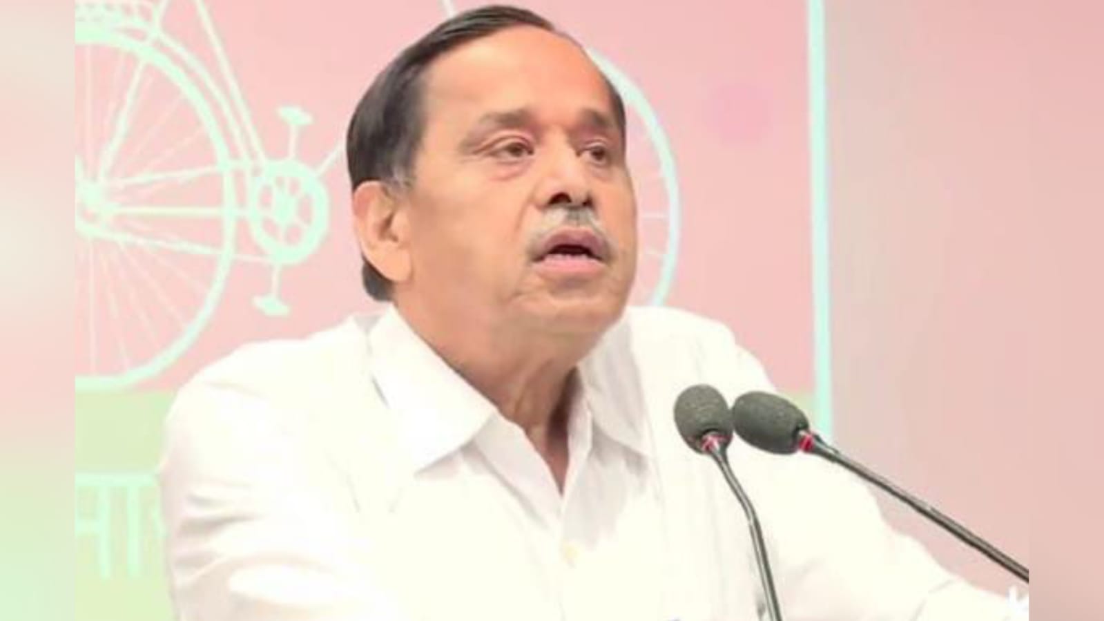 नसीमुद्दीन की शेरो-शायरी के संग 'सपा में एंट्री': अखिलेश की मौजूदगी में 'लूट' ली 'महफिल'