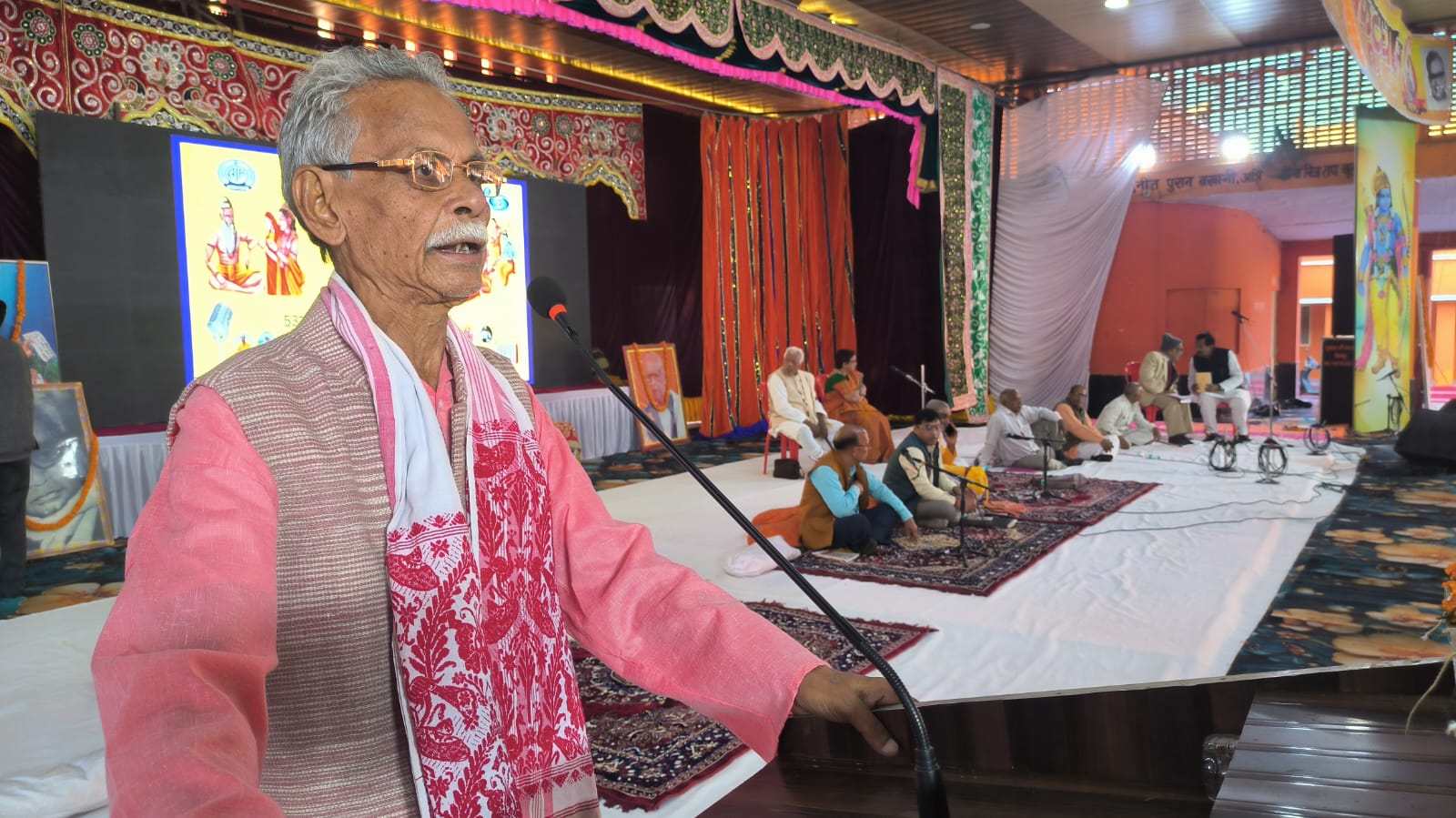 राष्ट्रीय रामायण मेला बना श्रद्धा का केंद्र:संतों की वाणी से गूंजा परिसर, भक्ति में डूबे हजारों श्रोता