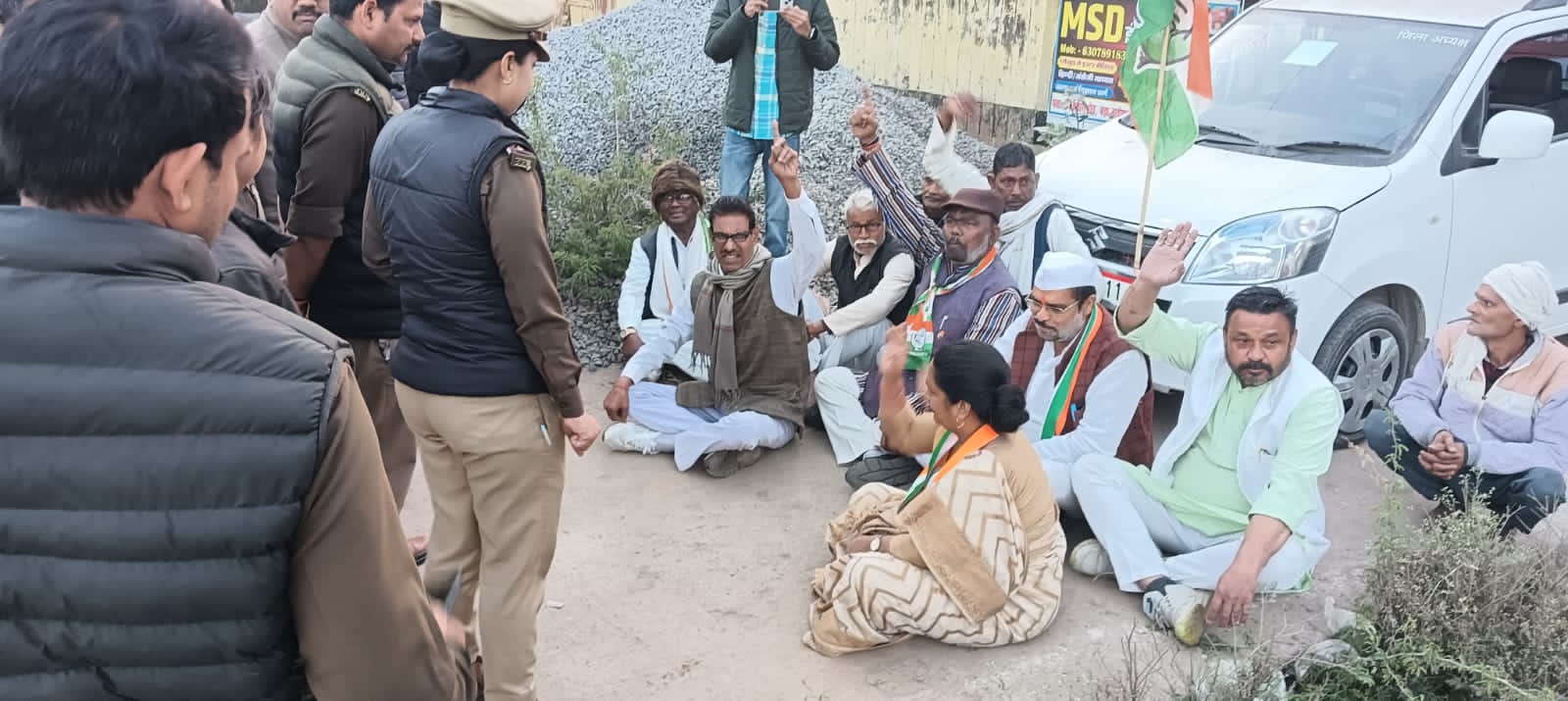 विधानसभा घेराव से पहले कांग्रेस जिलाध्यक्ष 'हाउस अरेस्ट':लखनऊ कूच पर 'सियासी ब्रेक'?