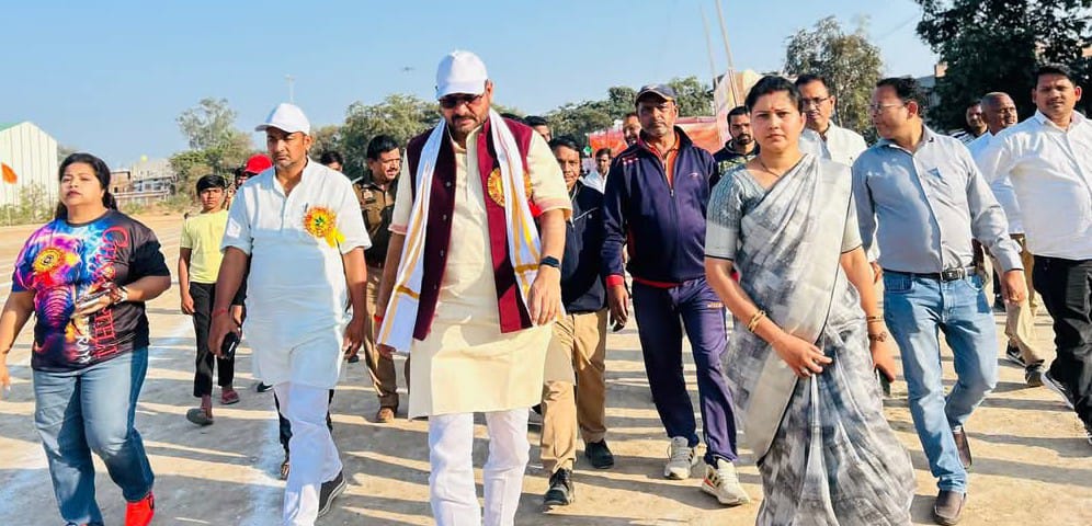 विधायक प्रकाश नें 'खिलाड़ियों' में भर दिया 'जोश' : गूंज उठा स्टेडियम