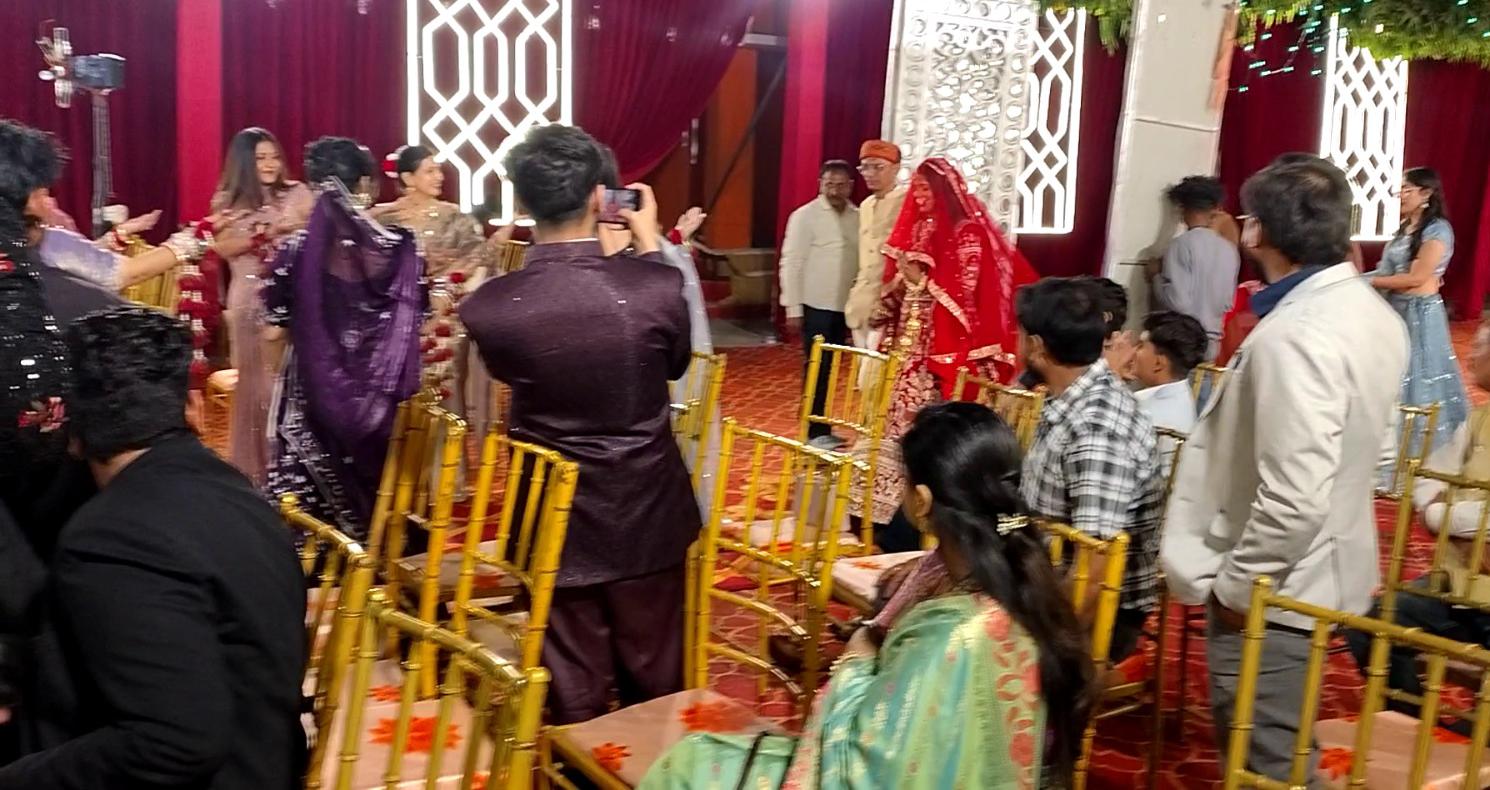 शाही अंदाज़ में 'सजी' प्रिया की शादी: करवरिया परिवार का ऐतिहासिक विवाहोत्सव बना चर्चा