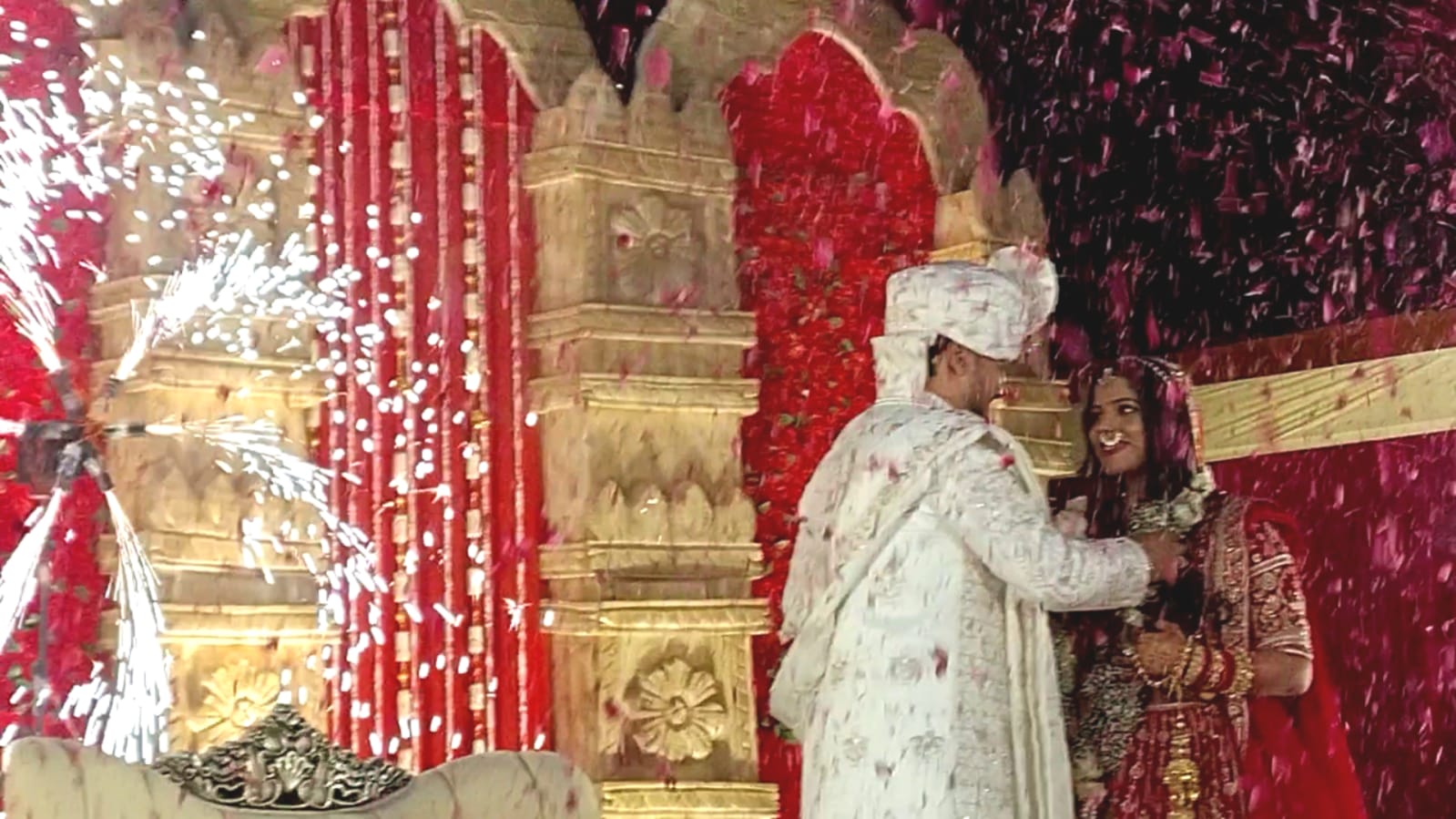 शाही अंदाज़ में 'सजी' प्रिया की शादी: करवरिया परिवार का ऐतिहासिक विवाहोत्सव बना चर्चा