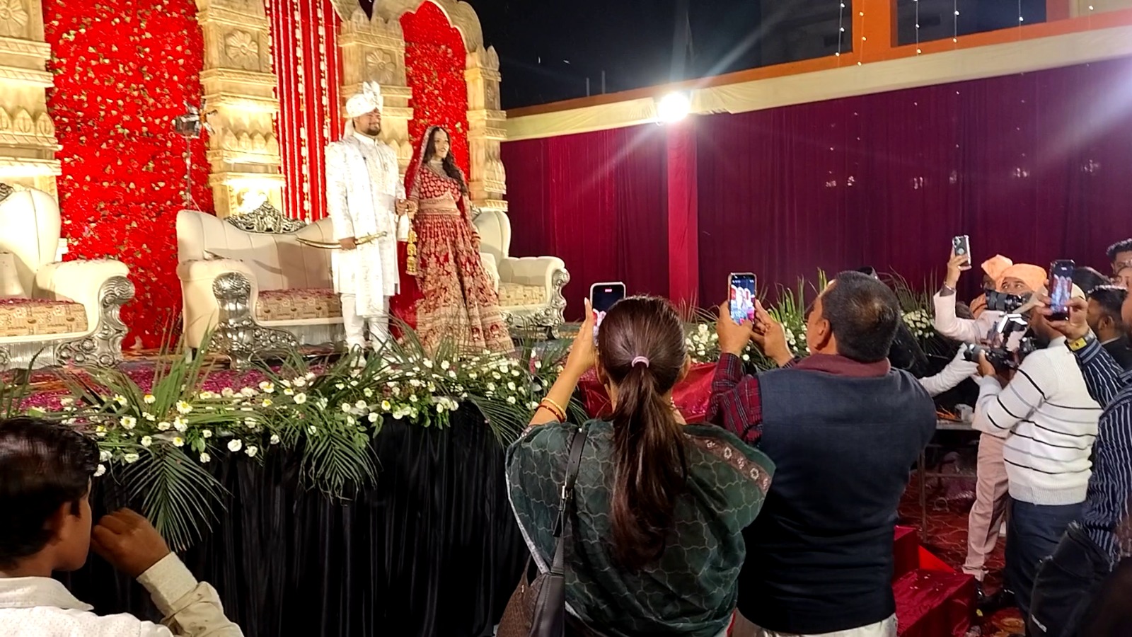 शाही अंदाज़ में 'सजी' प्रिया की शादी: करवरिया परिवार का ऐतिहासिक विवाहोत्सव बना चर्चा