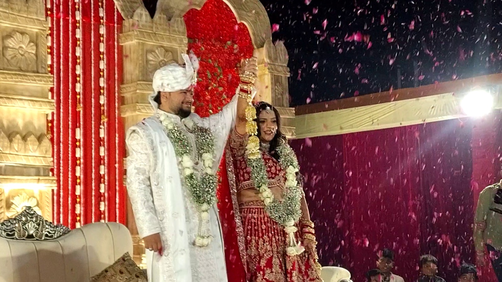 शाही अंदाज़ में 'सजी' प्रिया की शादी: करवरिया परिवार का ऐतिहासिक विवाहोत्सव बना चर्चा