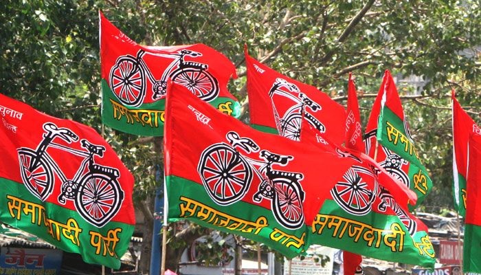 डीएम चेंबर छोड़कर भागे: सपा नेता अशोक सिंह गौर के 'आंदोलन' नें भर दी थी सिहरन !