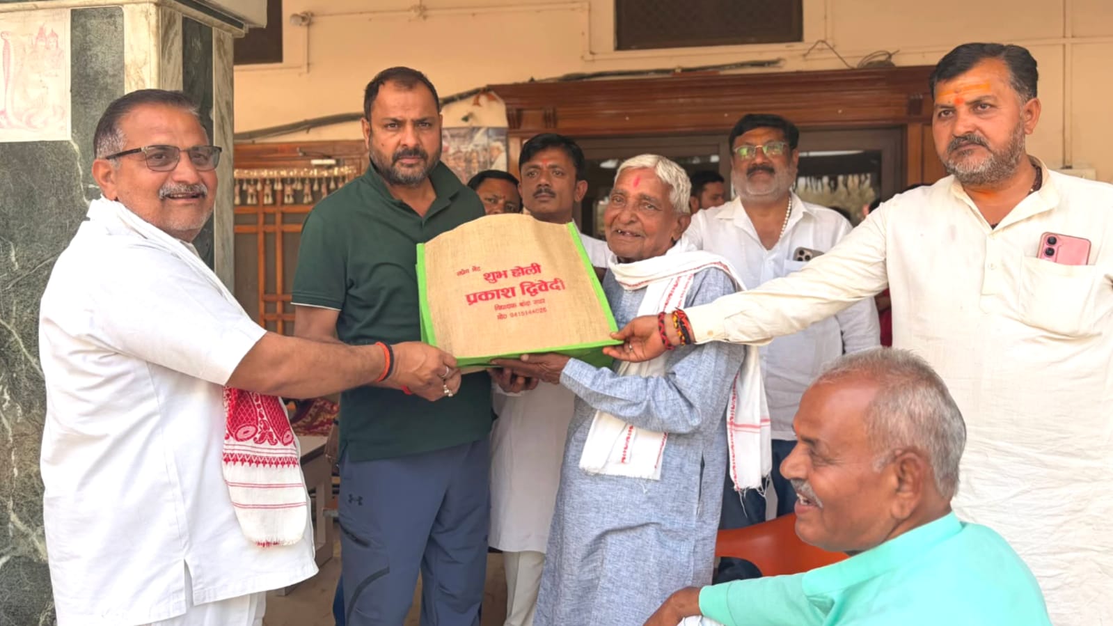 विधायक प्रकाश ने 'शोक' में भी सुनी जनसमस्यायें : पेश किया 'अनूठा उदाहरण'