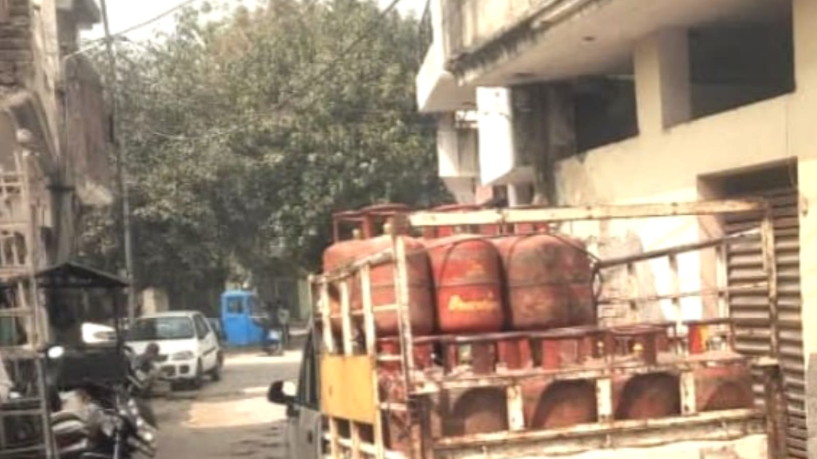 बांदा में 'चूल्हा-अंगीठी' पुनः बननें लगे सहारा: रसोई गैस हुई दुर्लभ !