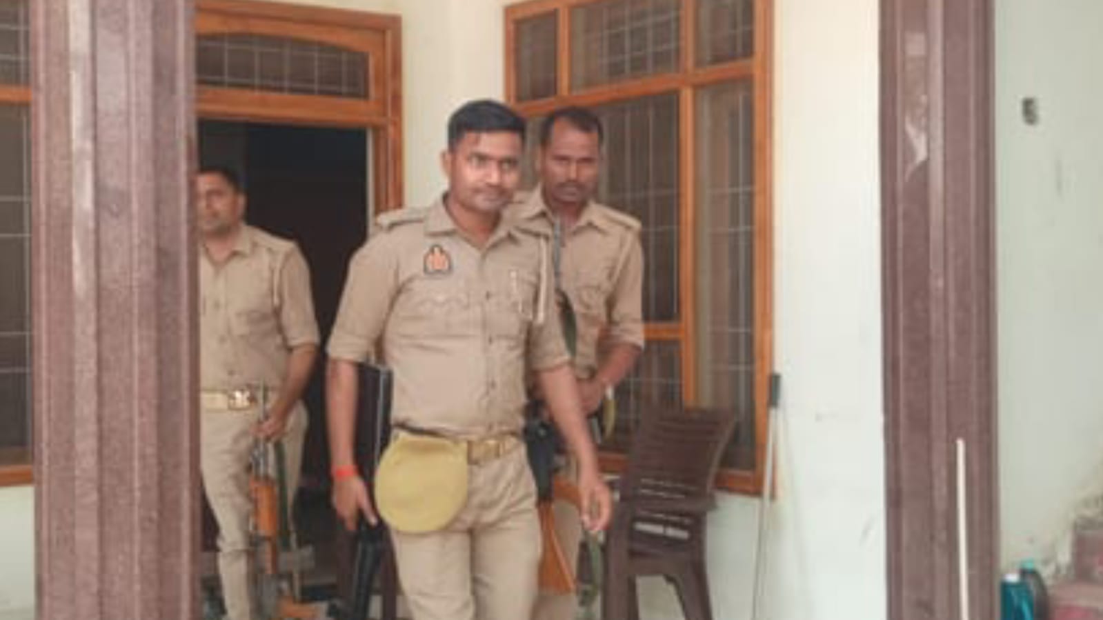बांदा में अरबों की बेनामी संपत्ति हो रही उजागर? आयकर विभाग का छापा 'तीसरे' दिन भी जारी !