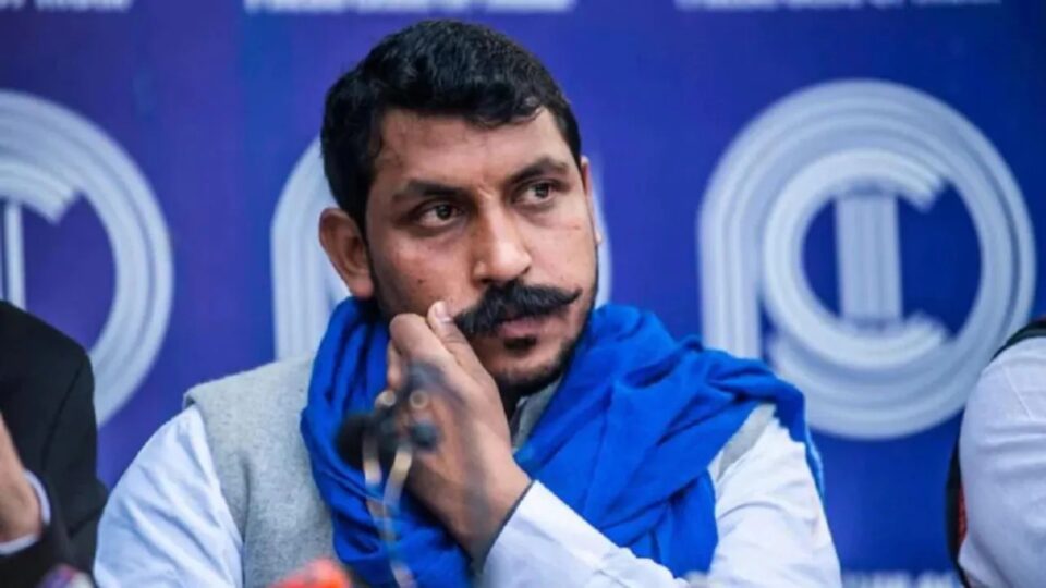 करणी सेना की धमकी पर चंद्रशेखर आजाद का जोरदार पलटवार: हम चमड़ा उतारना भी जानते हैं और उसका