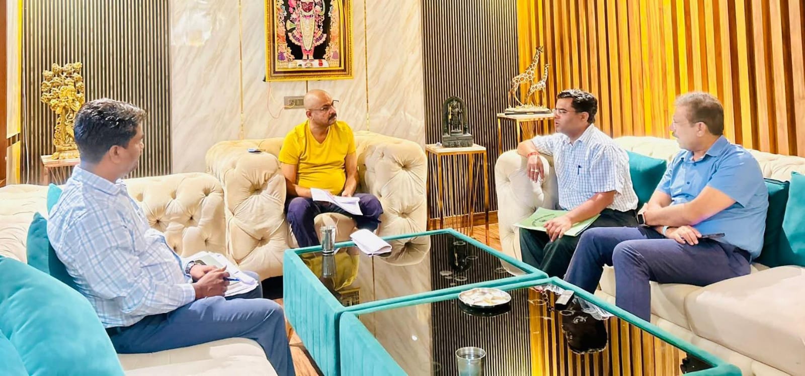 विधायक प्रकाश का 'अफसरों को अल्टीमेटम': बिजली व्यवस्था 'दुरस्त' रखने की 'कड़ी हिदायत'