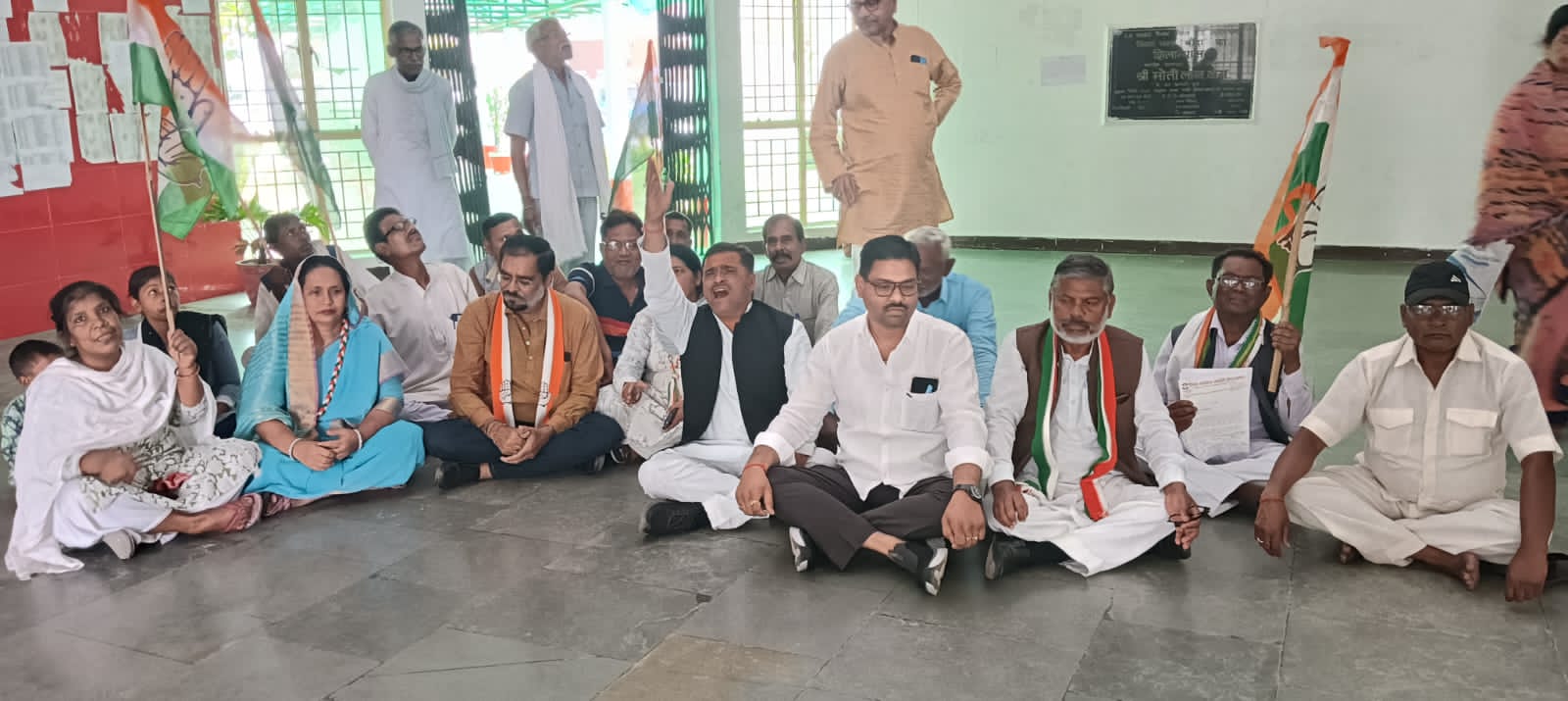 मनरेगा मजदूरों के हक पर 'डाका': कांग्रेस का हल्ला बोल, सड़कों पर जंग