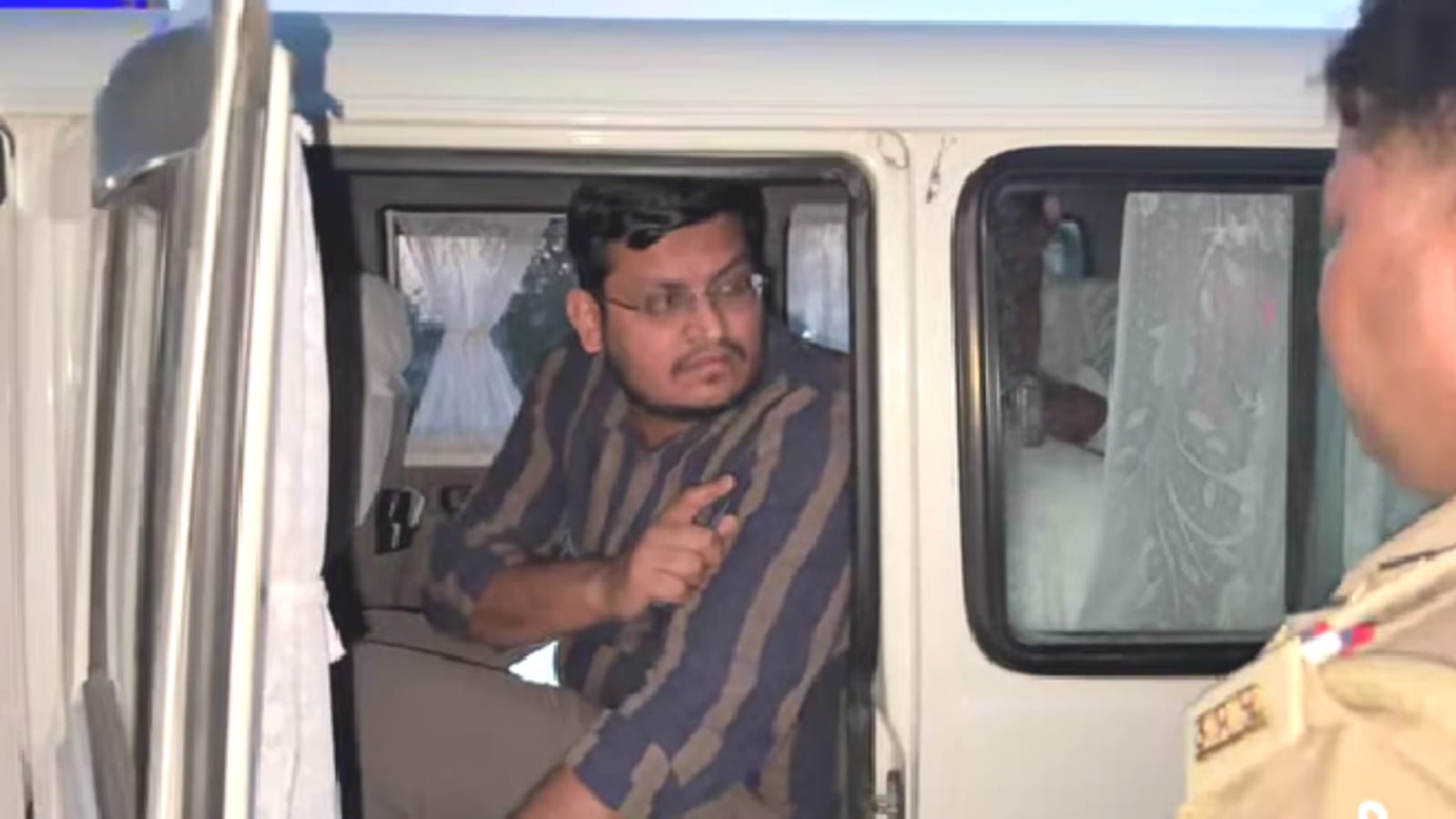 एसडीएम अमित शुक्ला की 'दबंगई' ! ट्रक चालक से 'मारपीट व बंधक बनाने का संगीन आरोप ?