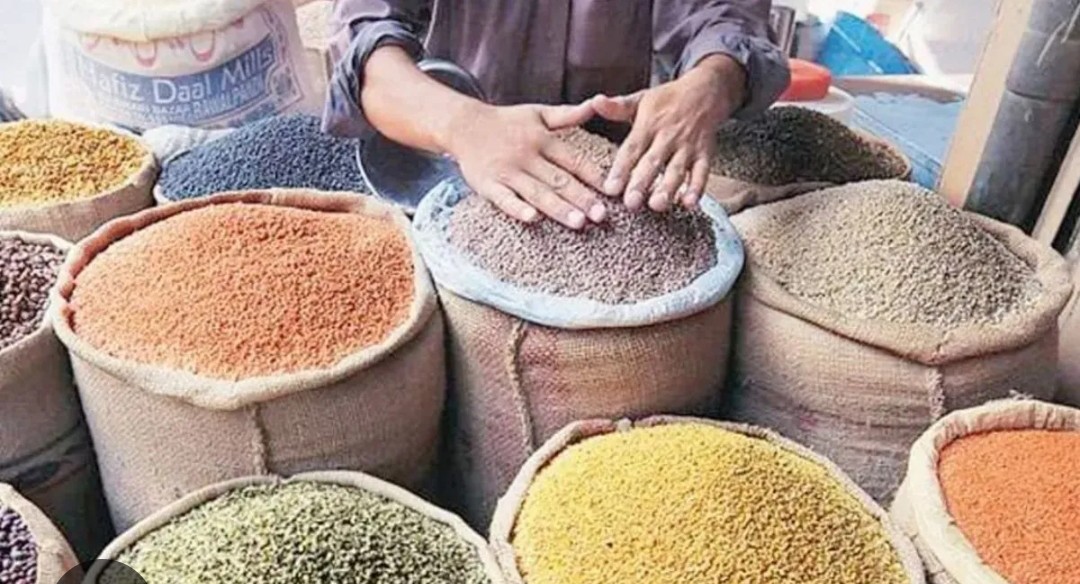 युद्ध की आंच से 'महंगाई' का विस्फोट: दाल-चावल हुए 'महंगे हथियार', रसोई में मचा हाहाकार