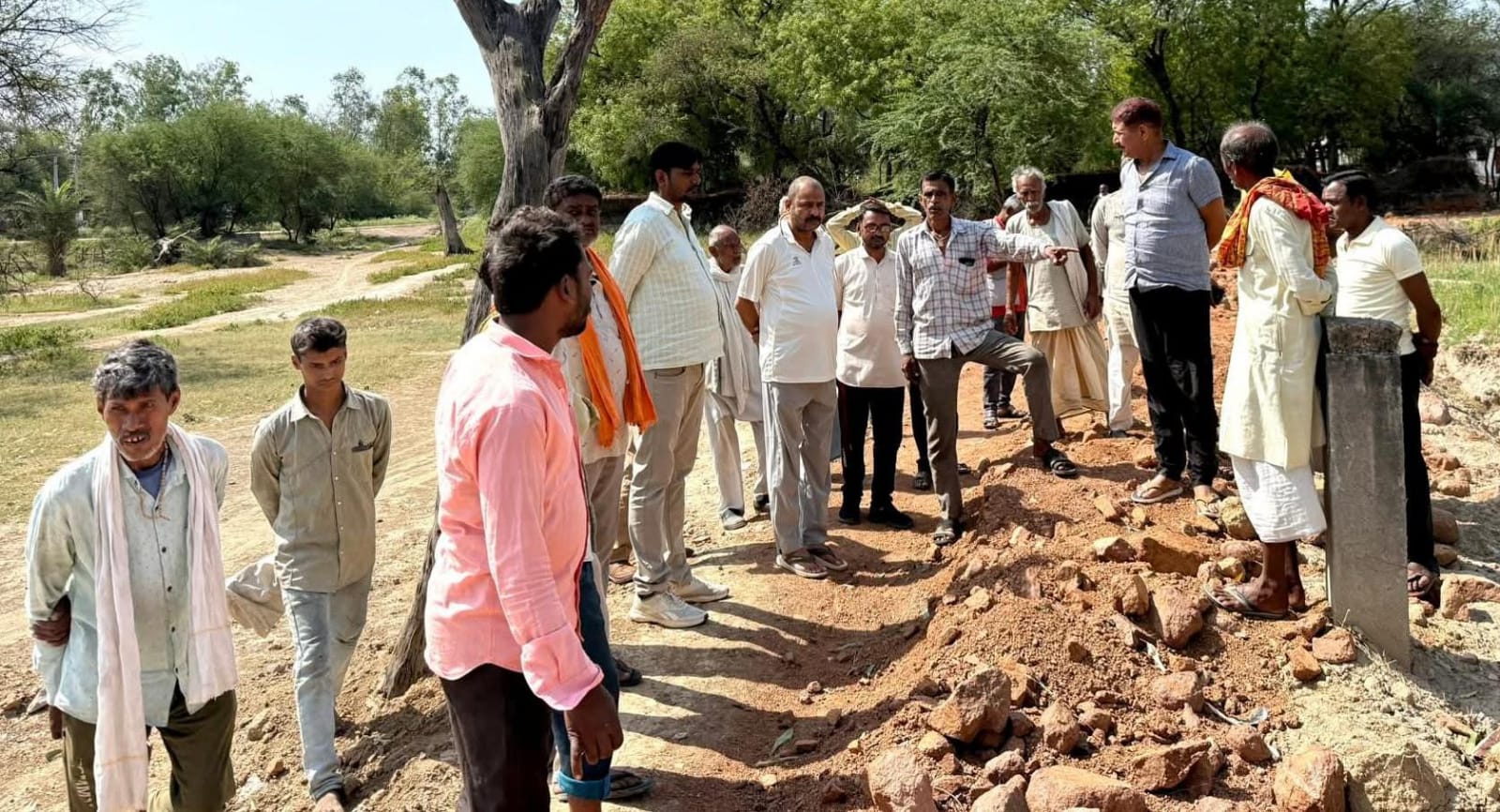 विधायक प्रकाश द्वारा 'विकास कार्यो' की 'जमीनी पड़ताल: लापरवाही पर 'फटकार'