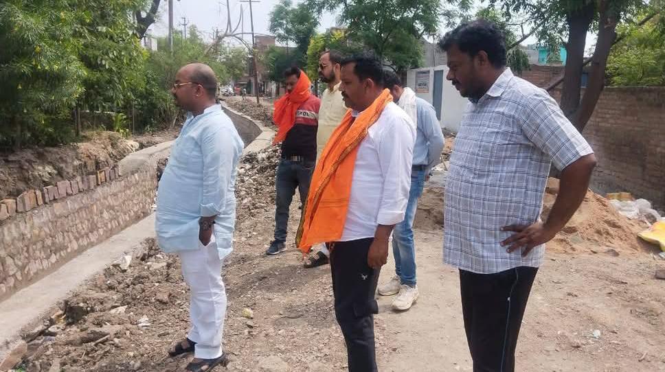 प्रतिनिधि अंकित ने विकास कार्यों की 'परखी' जमीनी हकीकत: अधूरे कामों पर कसा शिकंजा !