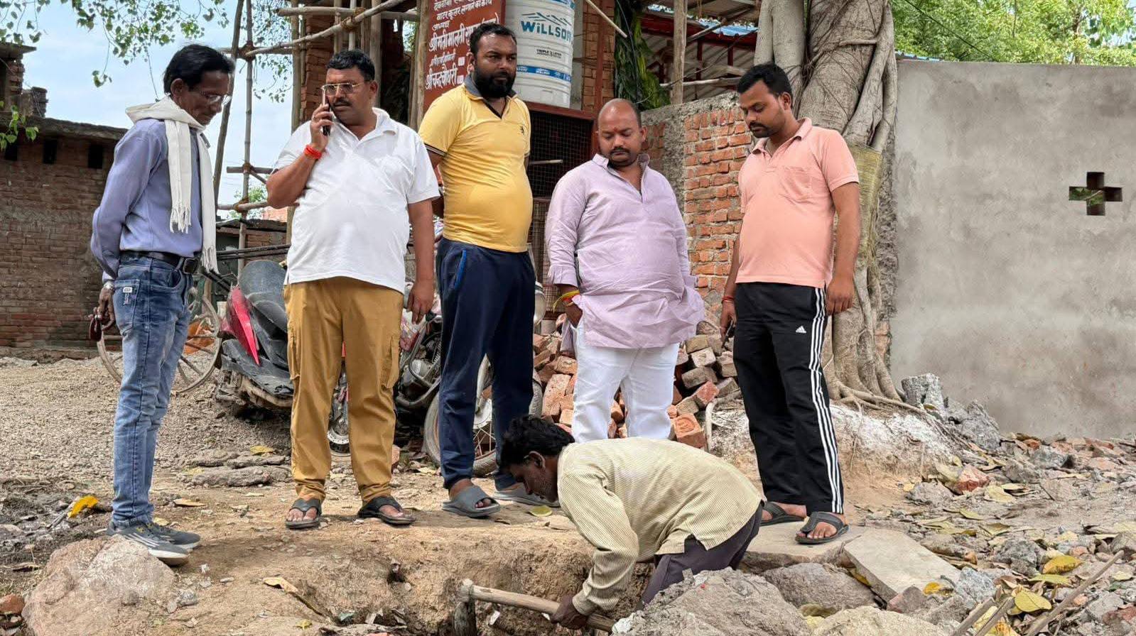 प्रतिनिधि अंकित की 'फटकार' से मचा हड़कंप: निरीक्षण में 'निर्माण कार्यों' की खुली 'पोल' 