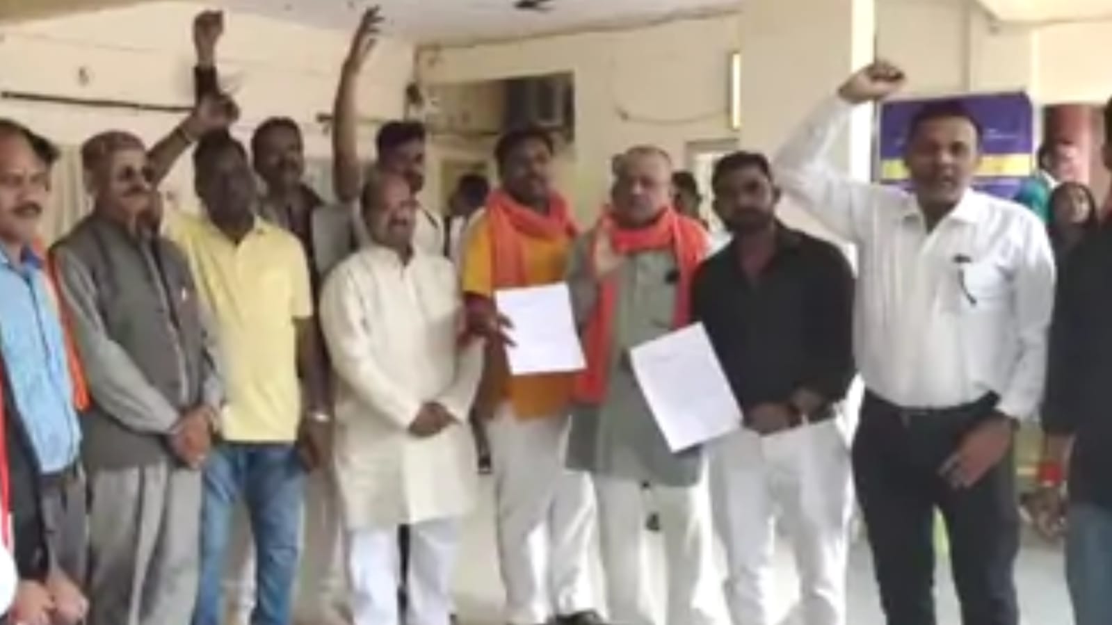 पांच सौ साल पुराने शिव मंदिर से 'मूर्तियां' गायब: 'ढांचा' हुआ क्षतिग्रस्त