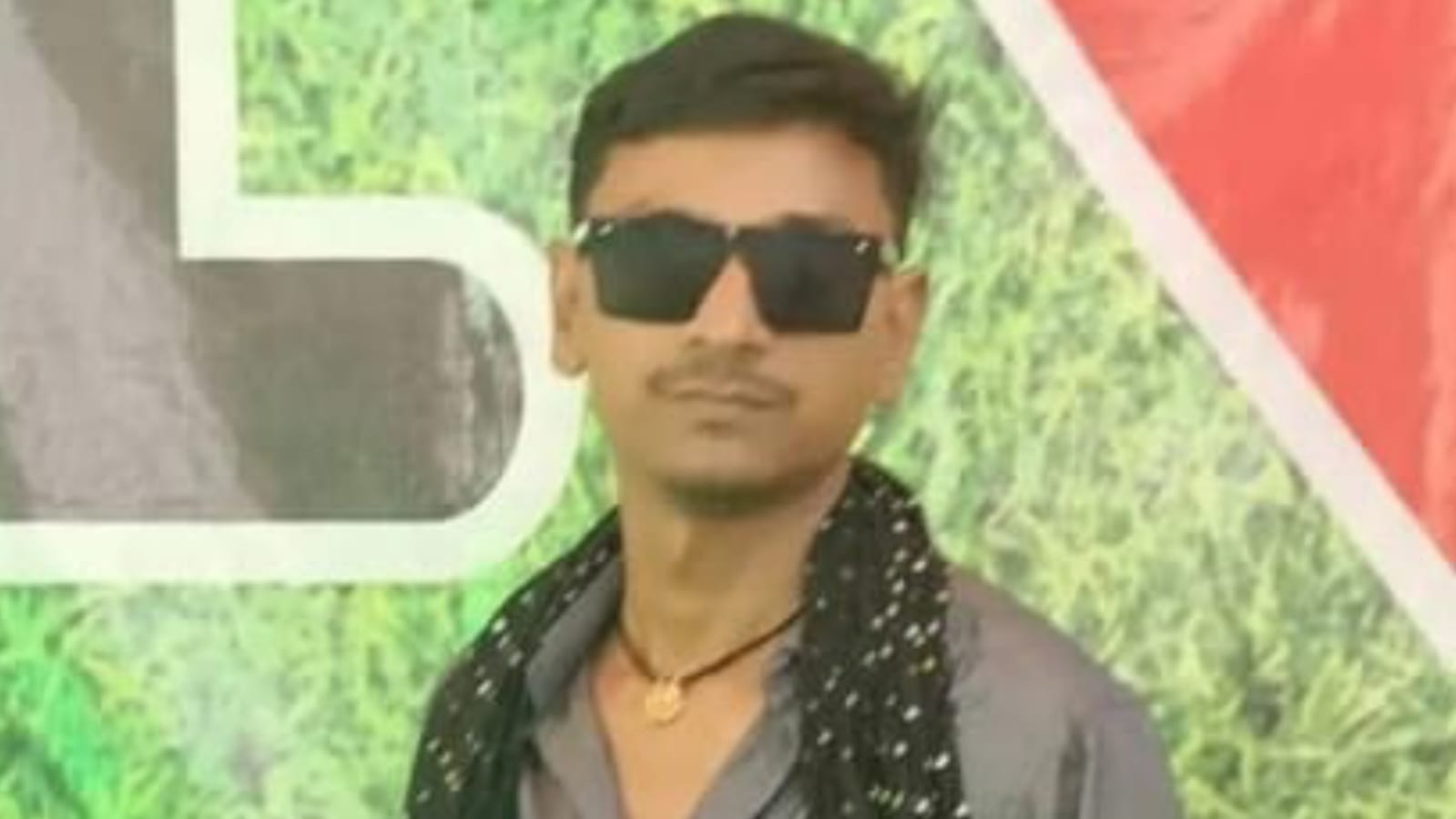 खुशहाल खेत मातम में बदला: गमछा बना फंदा, मशीन में फंसकर युवक की मौत