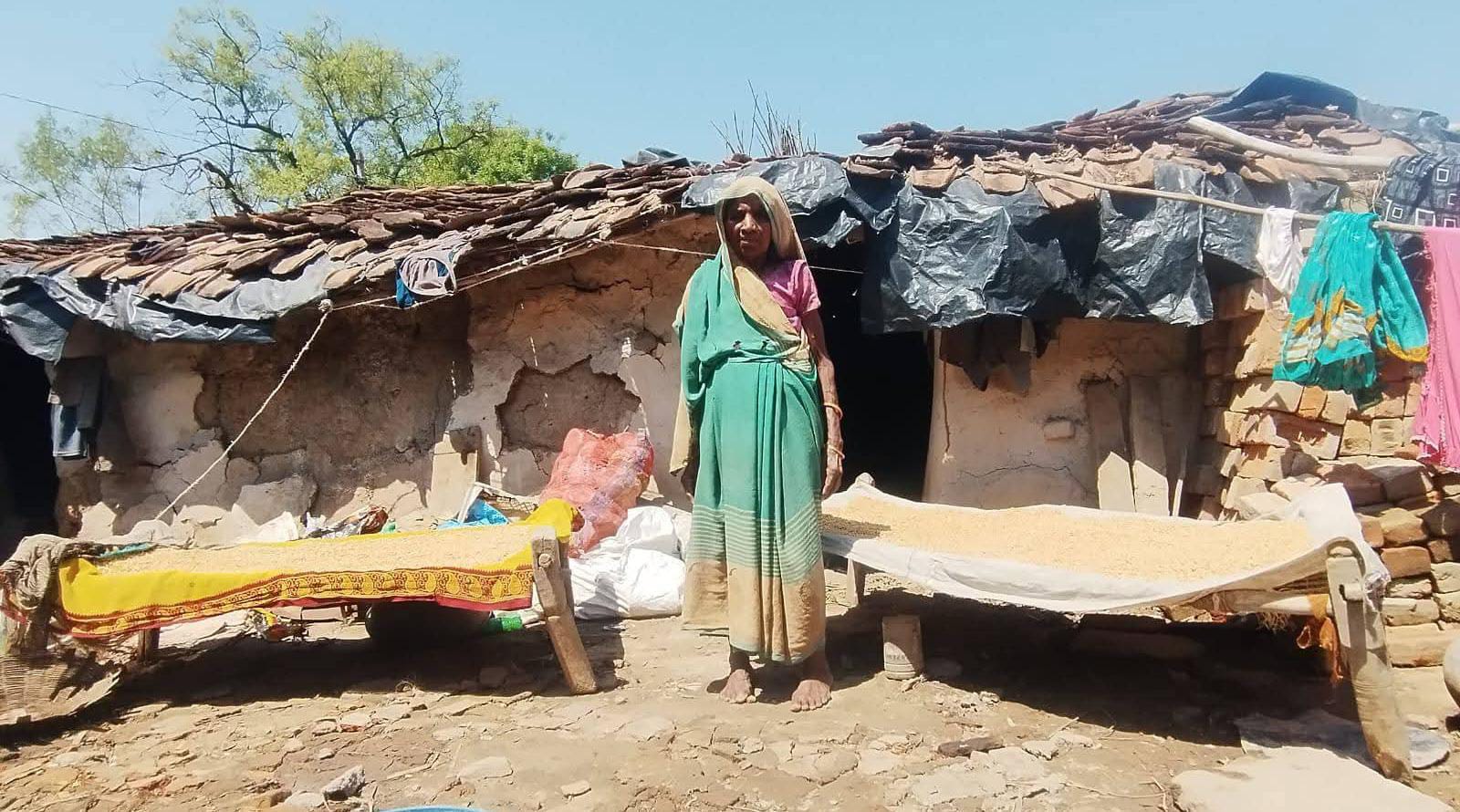आवास योजना हुई "नंगी" : फाइलों में विकास, सिस्टम की निकली "हवा" ?