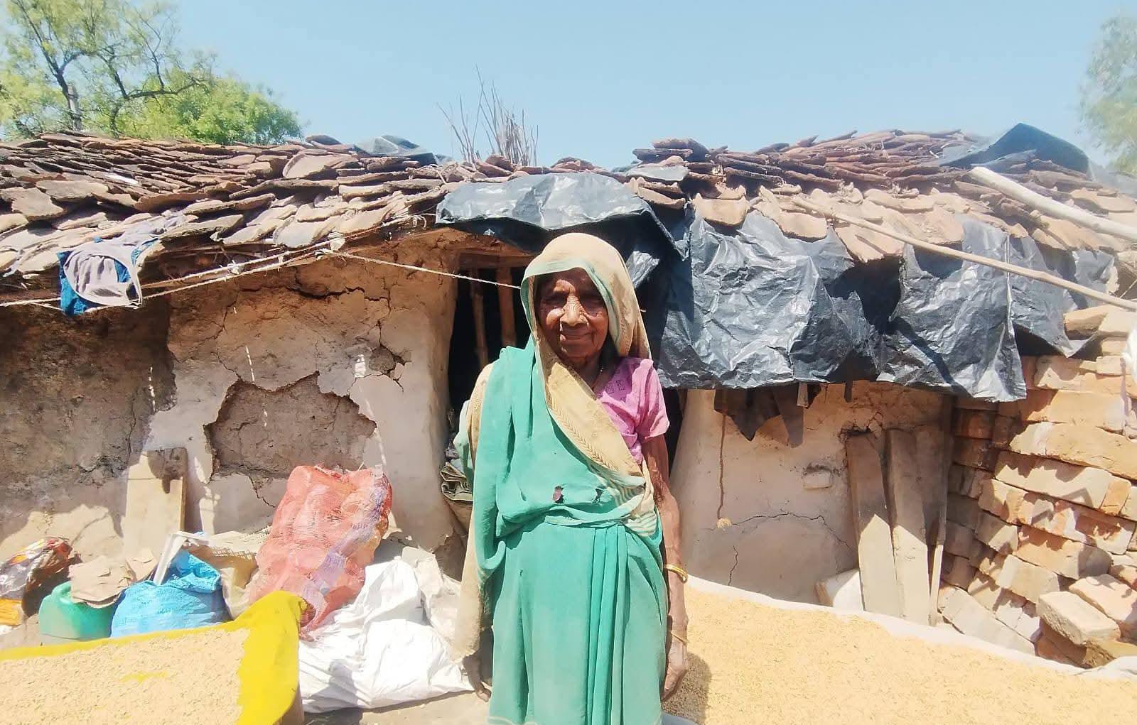 आवास योजना हुई "नंगी" : फाइलों में विकास, सिस्टम की निकली "हवा" ?