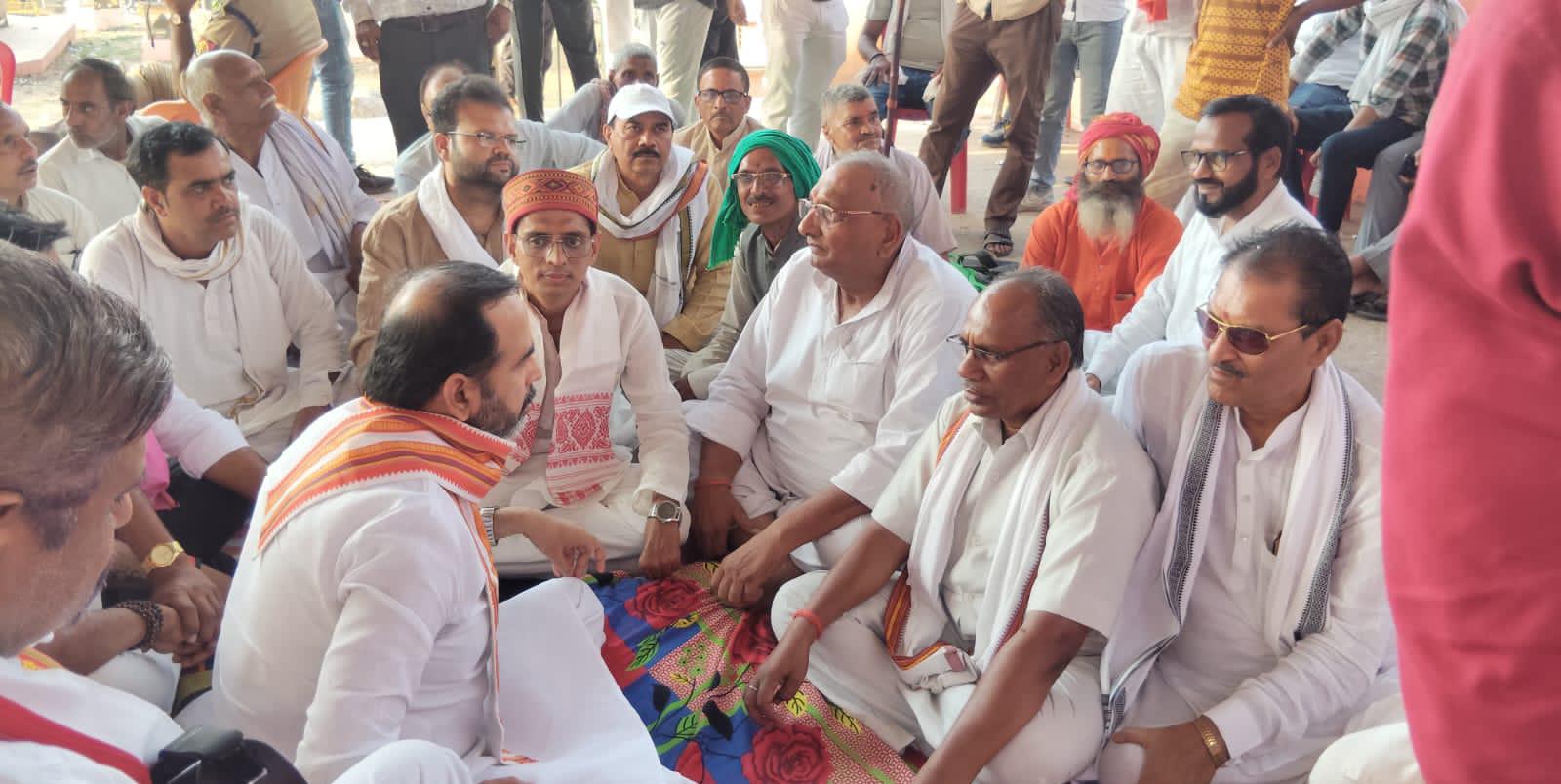 पूर्व सांसद भैरो का फूटा गुस्सा: मां पर टिप्पणी के खिलाफ मोर्चा, उग्र आंदोलन की चेतावनी