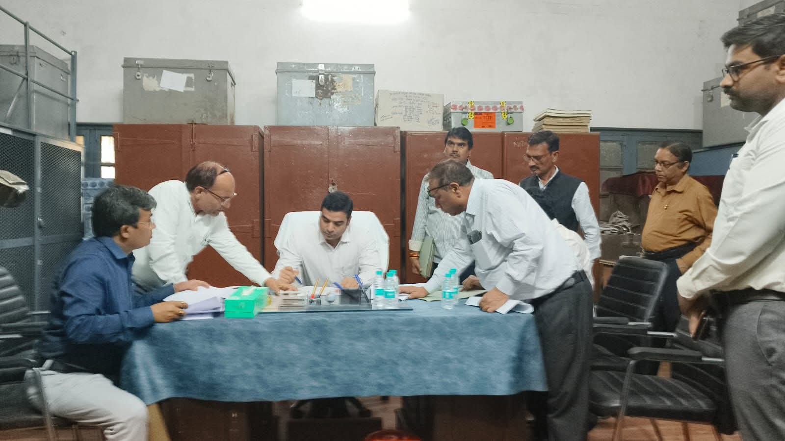 डीएम अमित आसेरी के लिये बांदा 'कांटों भरा ताज'? या साबित कर देंगे की वह हैं 'कुशल बादशाह'