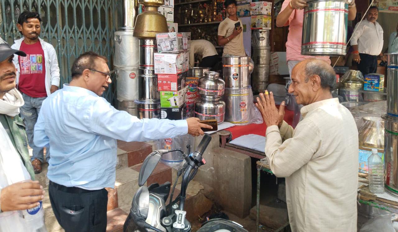 अतिक्रमण पर 'सर्जिकल स्ट्राइक': बाजार में चला प्रशासन का 'ताबड़तोड़' प्रहार, मचा हड़कंप