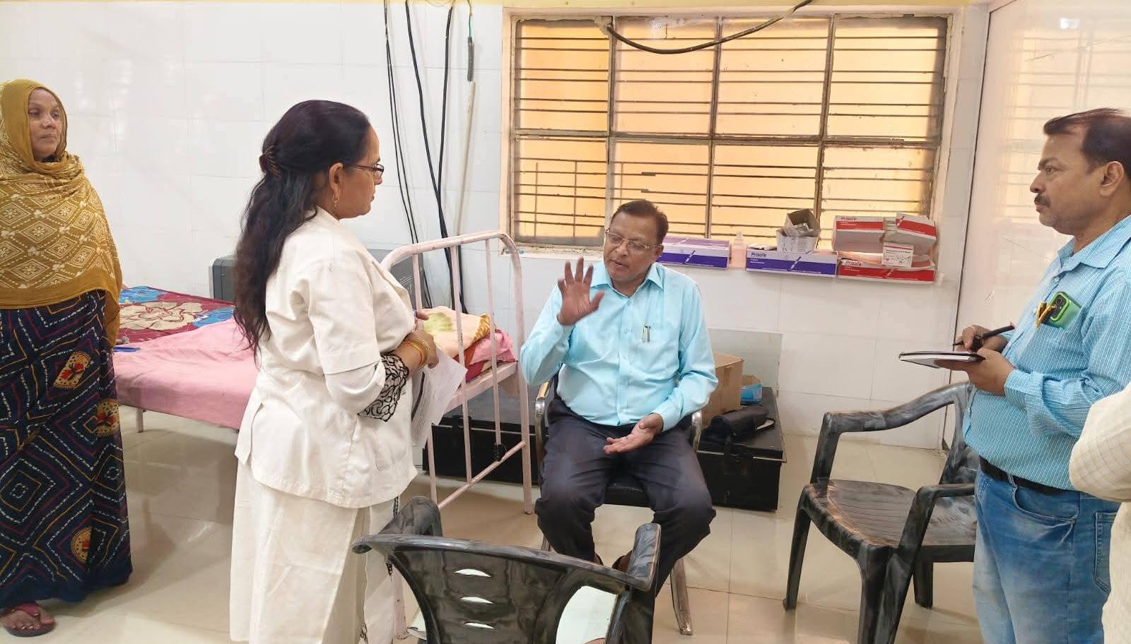 सीएमओ के छापे से 'हड़कंप': 'लापरवाही' पर लगाई 'क्लास'