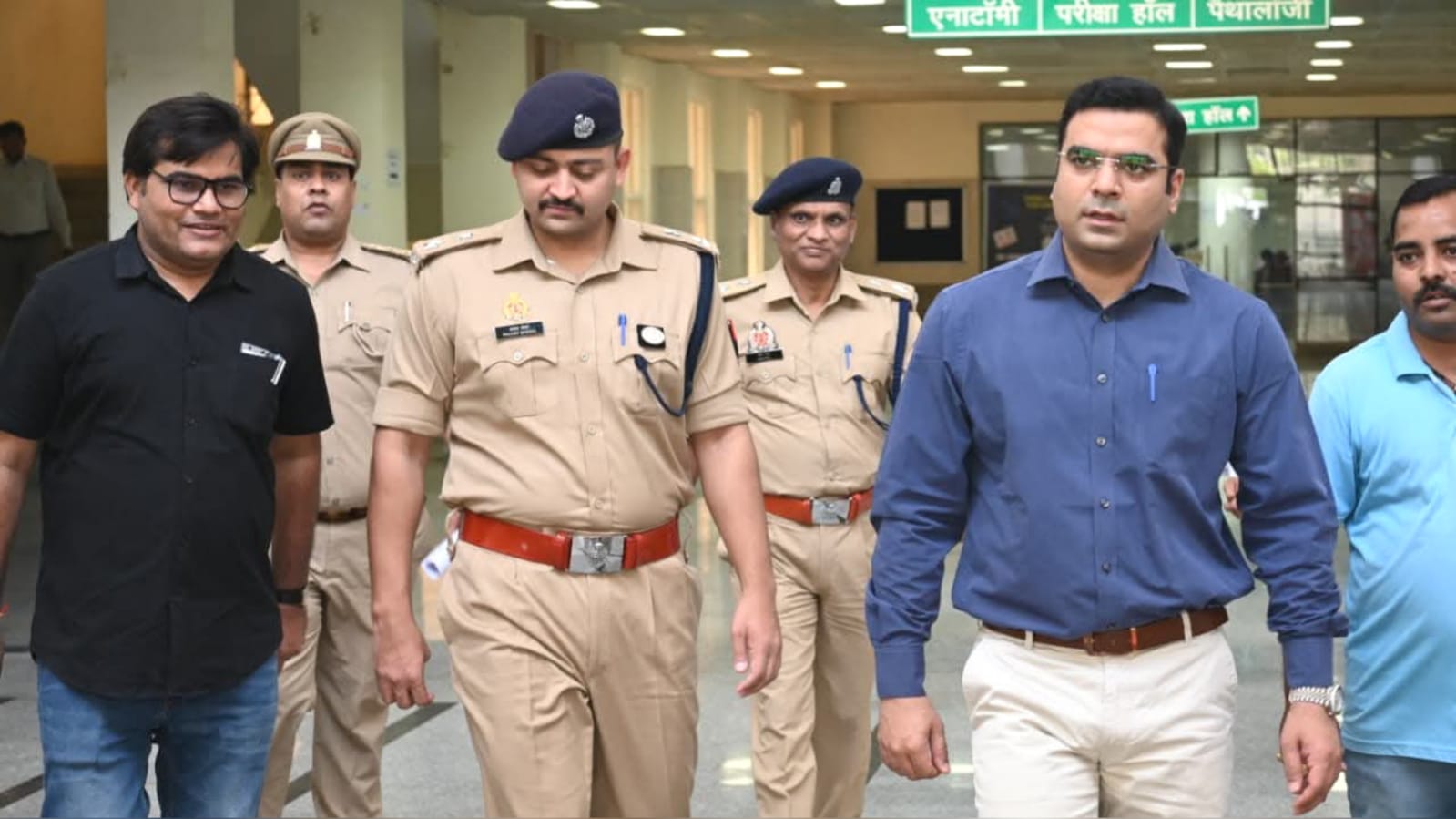 डीएम-एसपी की 'कड़ी निगरानी' में हुई 'परीक्षा': व्यवस्था रही चुस्त-दुरुस्त, केंद्रों में दिखा अनुशासन