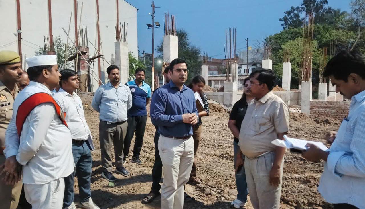 डीएम अमित का 'छापा': स्टेडियम की 'खामियों' पर बरसा 'गुस्सा', अफसरों को 'अल्टीमेटम' !