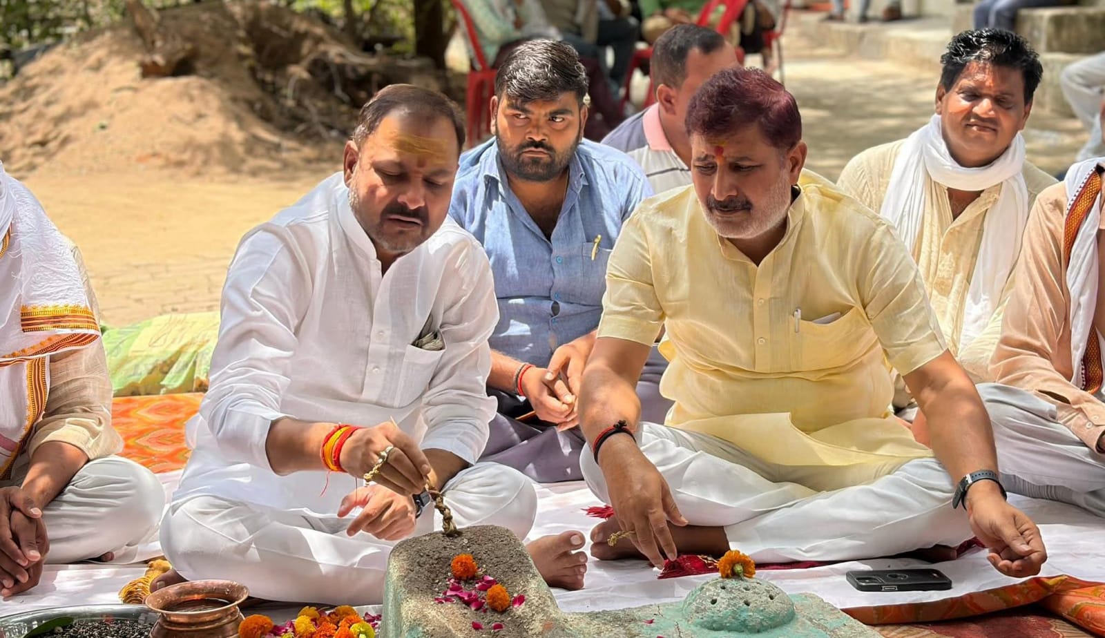 प्रकाश द्विवेदी 'मोदी मंत्र' के सबसे बड़े पुजारी : पौंडरा में हवन की अगुवाई कर दिखाया सियासी जोश