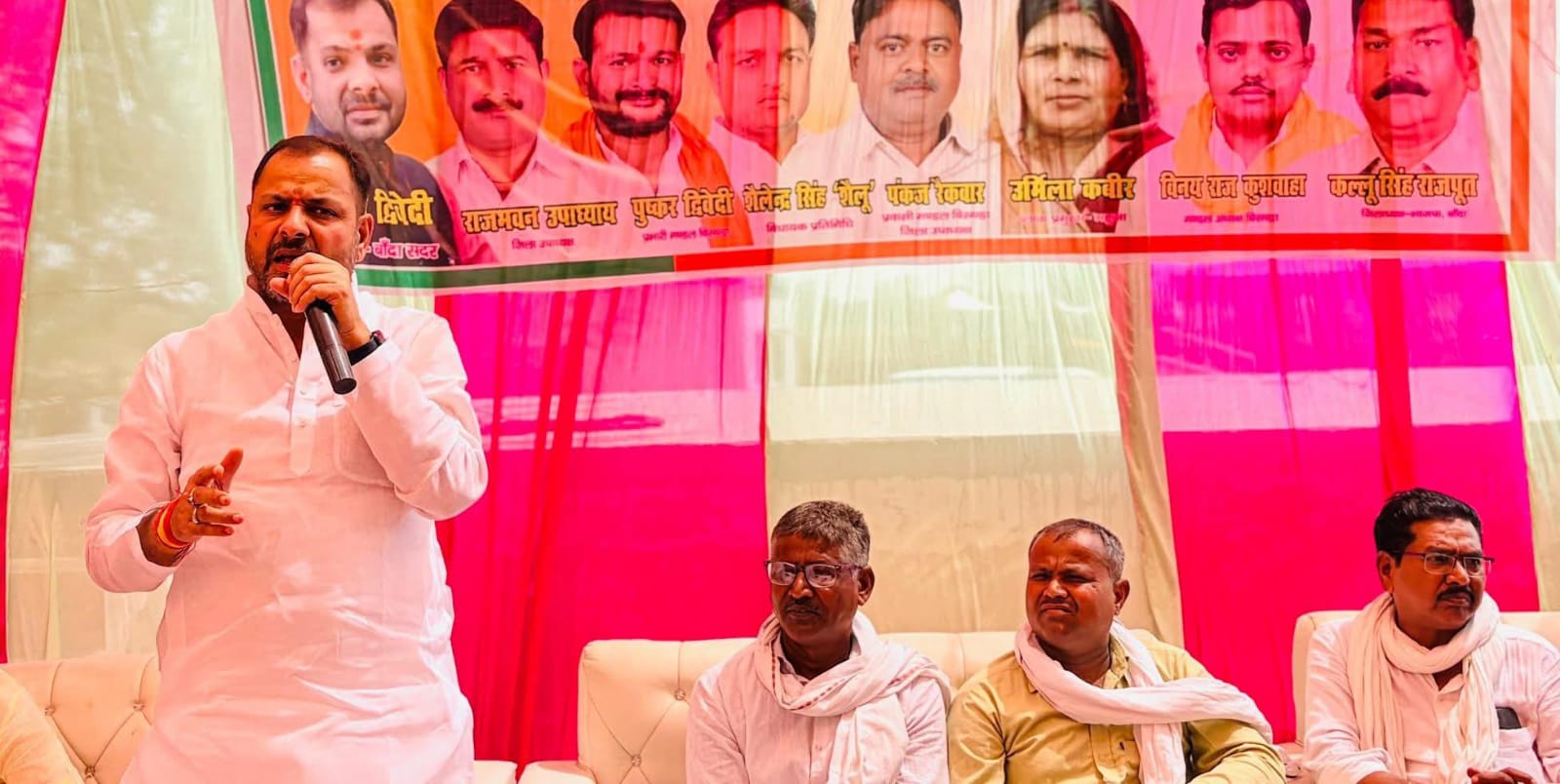 प्रकाश द्विवेदी 'मोदी मंत्र' के सबसे बड़े पुजारी : पौंडरा में हवन की अगुवाई कर दिखाया सियासी जोश
