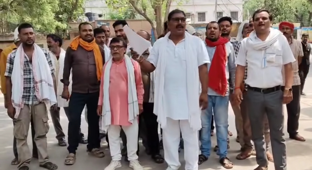 अंधेरे में 'तड़पता गांव' और 'कुंभकर्णी नींद' में बिजली विभाग: 'करंटहीन' व्यवस्था हुई बेनकाब !