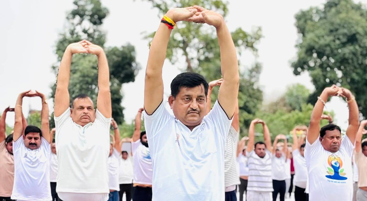 मंत्री रामकेश बोले: प्राचीन विरासत 'योग' ही 'स्वस्थ व सुखी' जीवन की सबसे बड़ी शक्ति