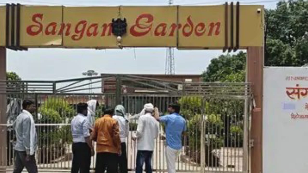 कुंभकर्णी प्रशासन की 'नींद' उड़ी: पांच मैरिज हॉल किए सील, पहले संरक्षण, अब कार्रवाई ?