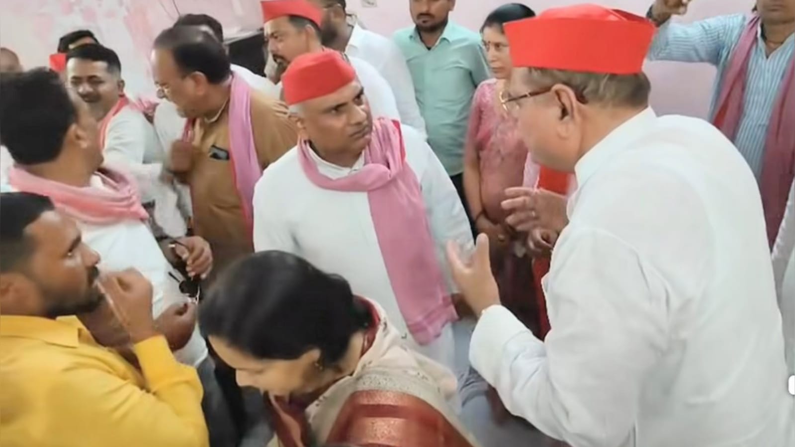 विधायक विशंभर नें 'पार्टी हित' में पी लिया 'विष': सांसद कृष्णा का 'उल्टा' पड़ा दांव !