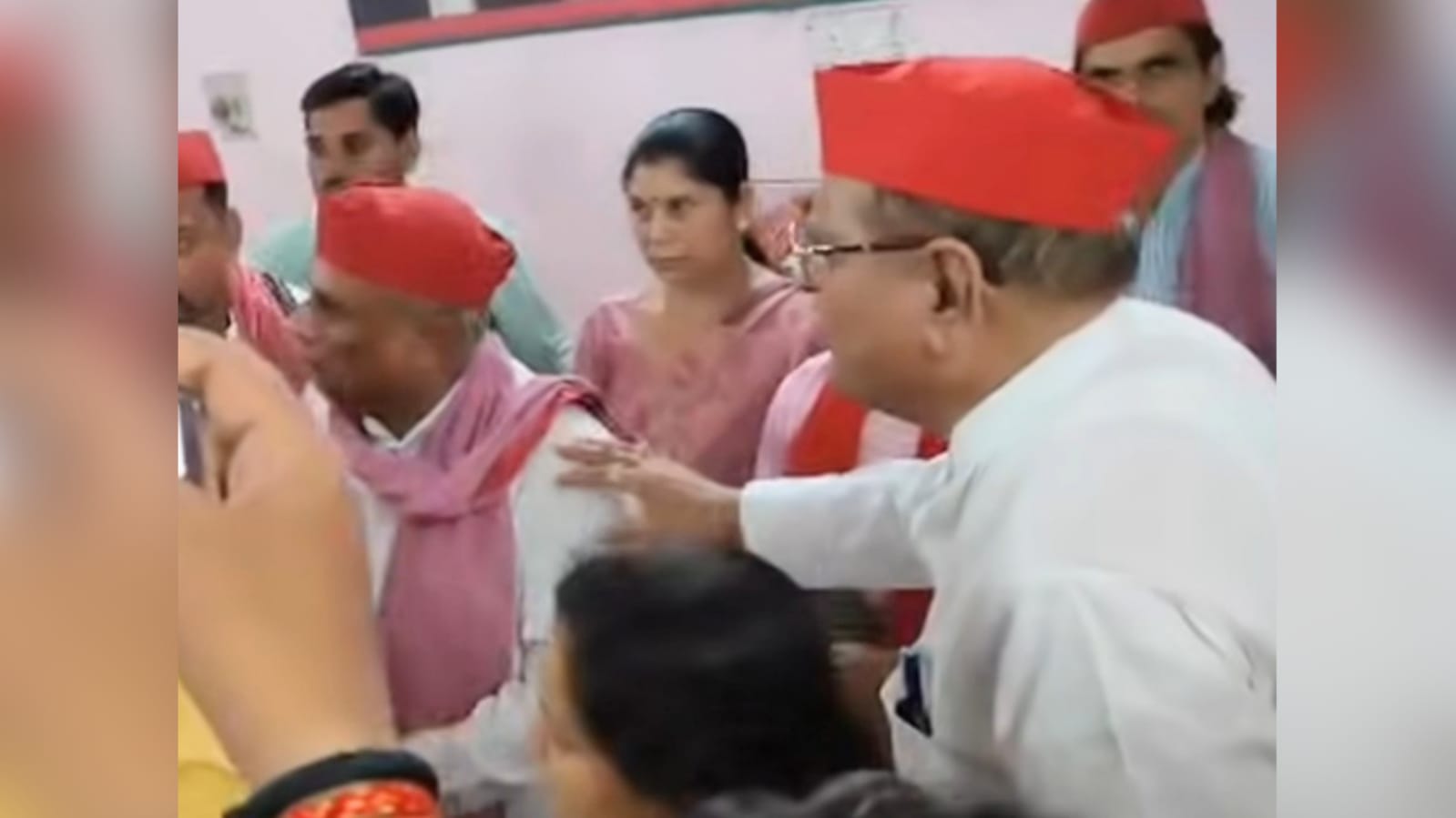 विधायक विशंभर नें 'पार्टी हित' में पी लिया 'विष': सांसद कृष्णा का 'उल्टा' पड़ा दांव !