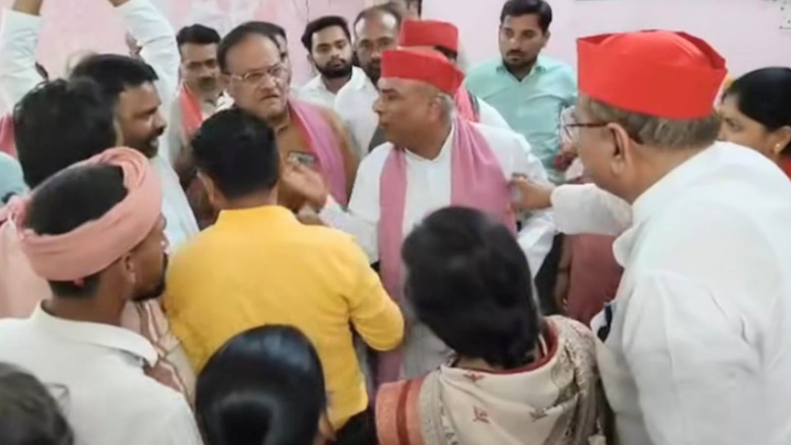 विधायक विशंभर नें 'पार्टी हित' में पी लिया 'विष': सांसद कृष्णा का 'उल्टा' पड़ा दांव !
